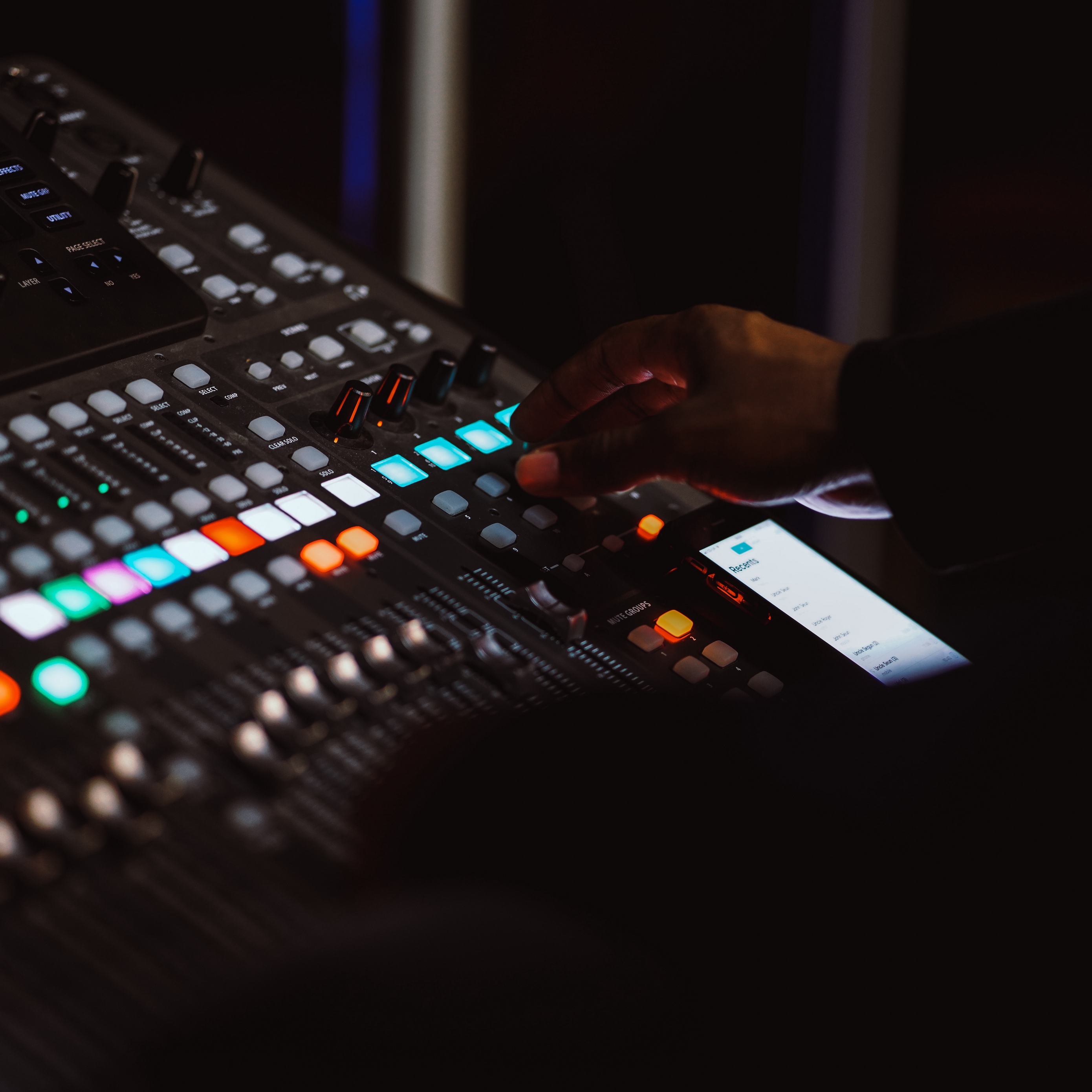 Wallpaper Mixing Console, Hand, Music, Buttons, Mixing - Music Production - HD Wallpaper 