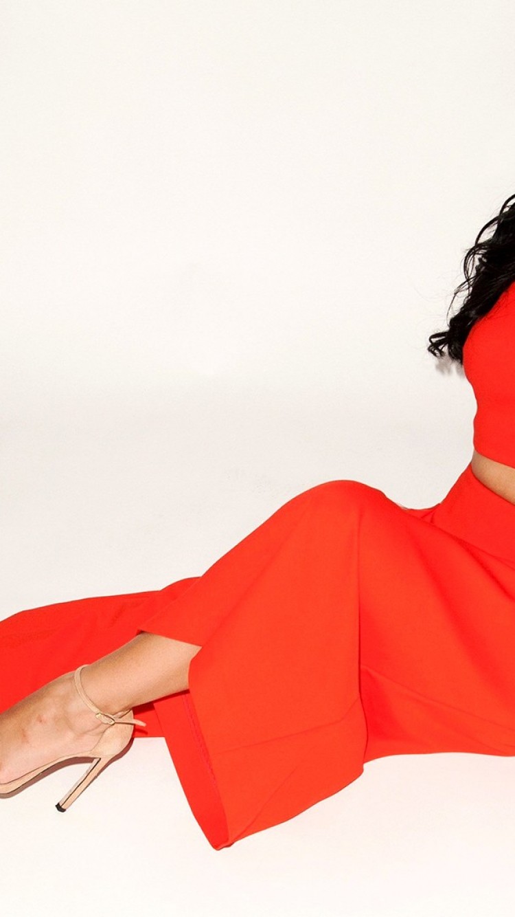 Iphone 7 Ariel Winter Wallpaper - Ariel Winter - HD Wallpaper 