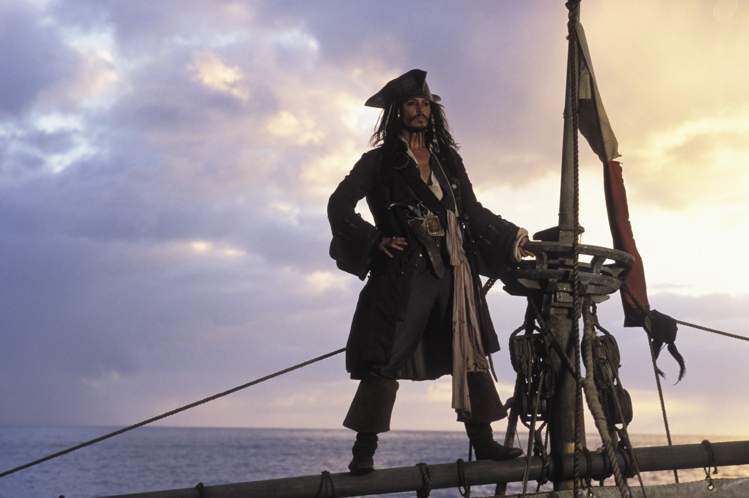 Pirates Of The Caribbean Jack Sparrow On Ship - HD Wallpaper 