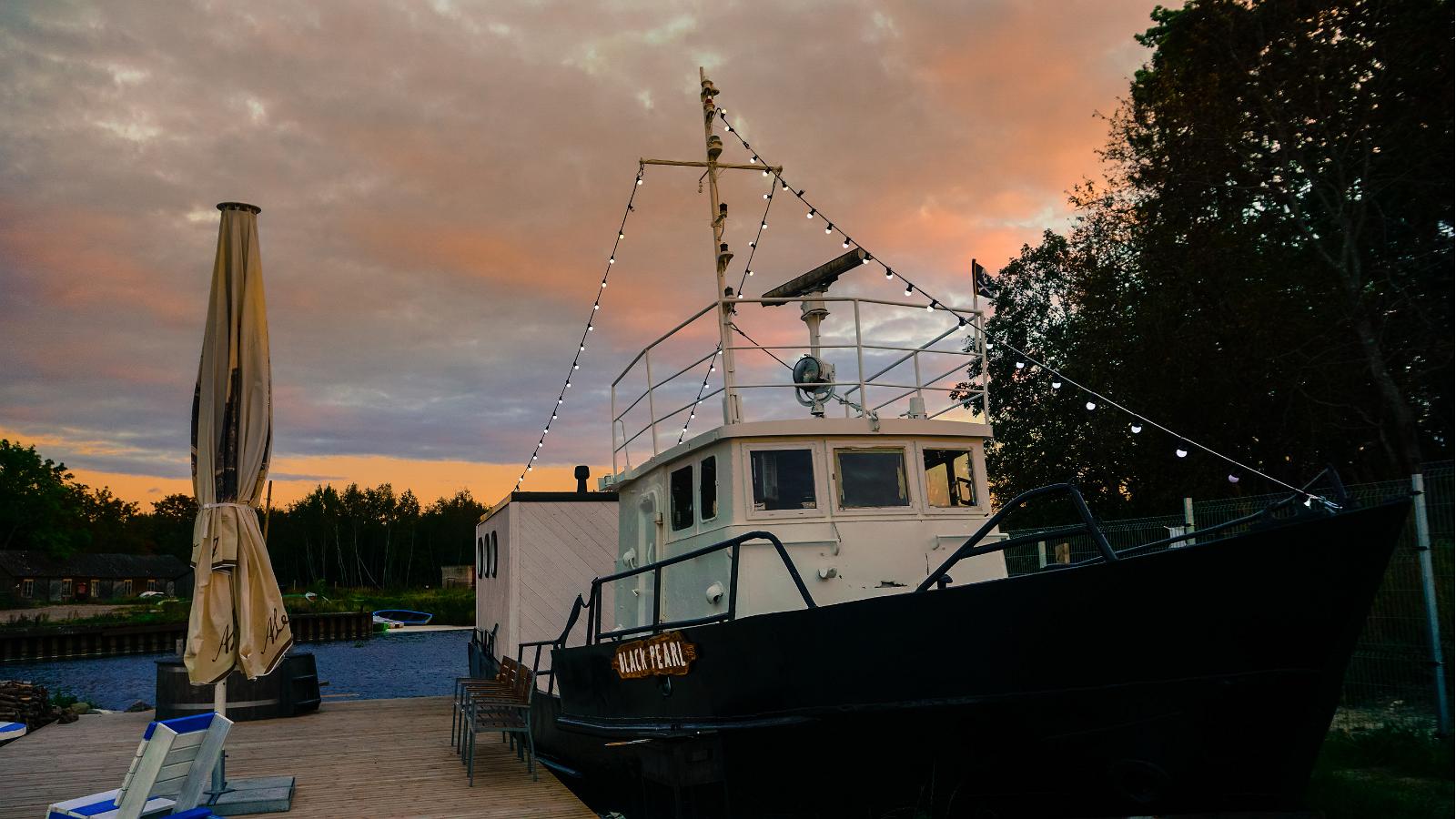 Fishing Trawler - HD Wallpaper 