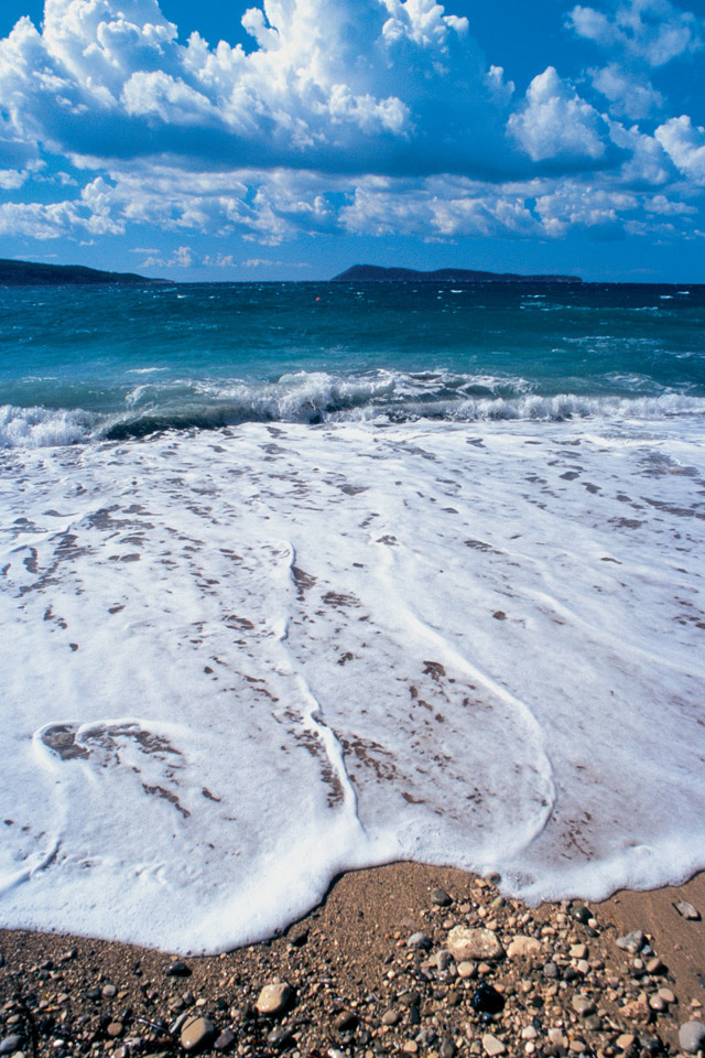 Beach Waves Wallpaper - Croatia Beach - HD Wallpaper 