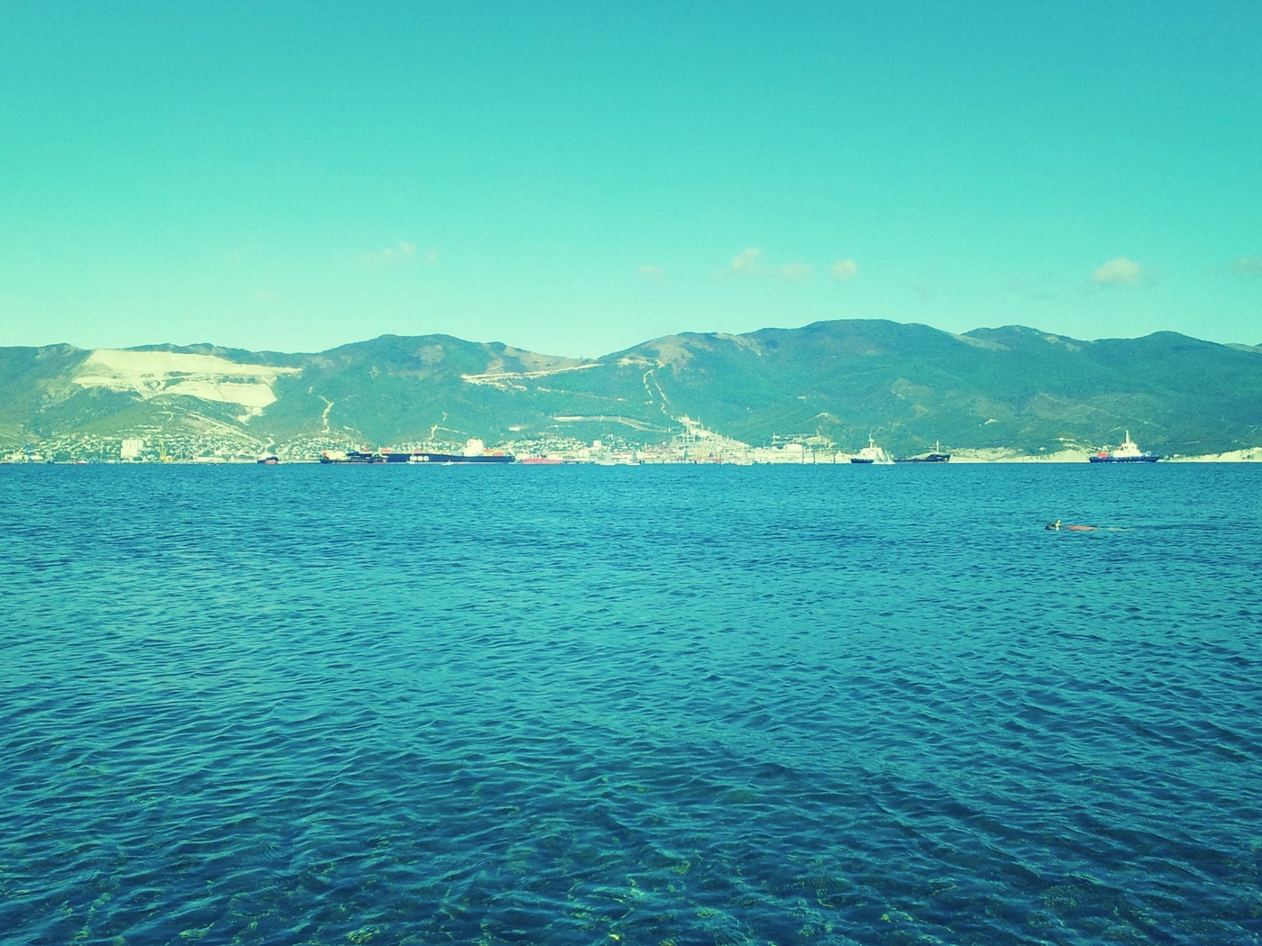 Wallpaper Sea, Distance, Summer, Beach - Ocean With Mountain Background - HD Wallpaper 