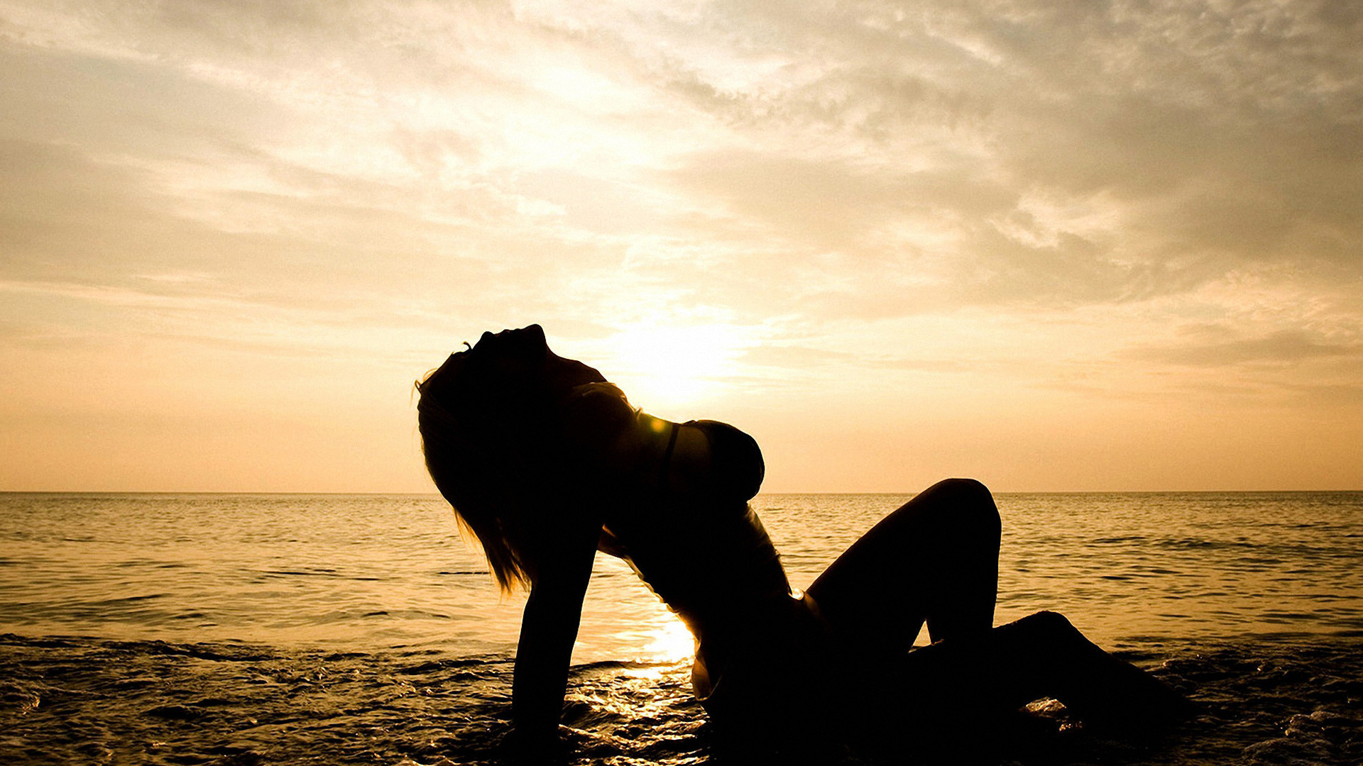 Sunset, Susan Wayland, Girl, Sea, The Beach Photo - Septembre27 Prod Moondust - HD Wallpaper 