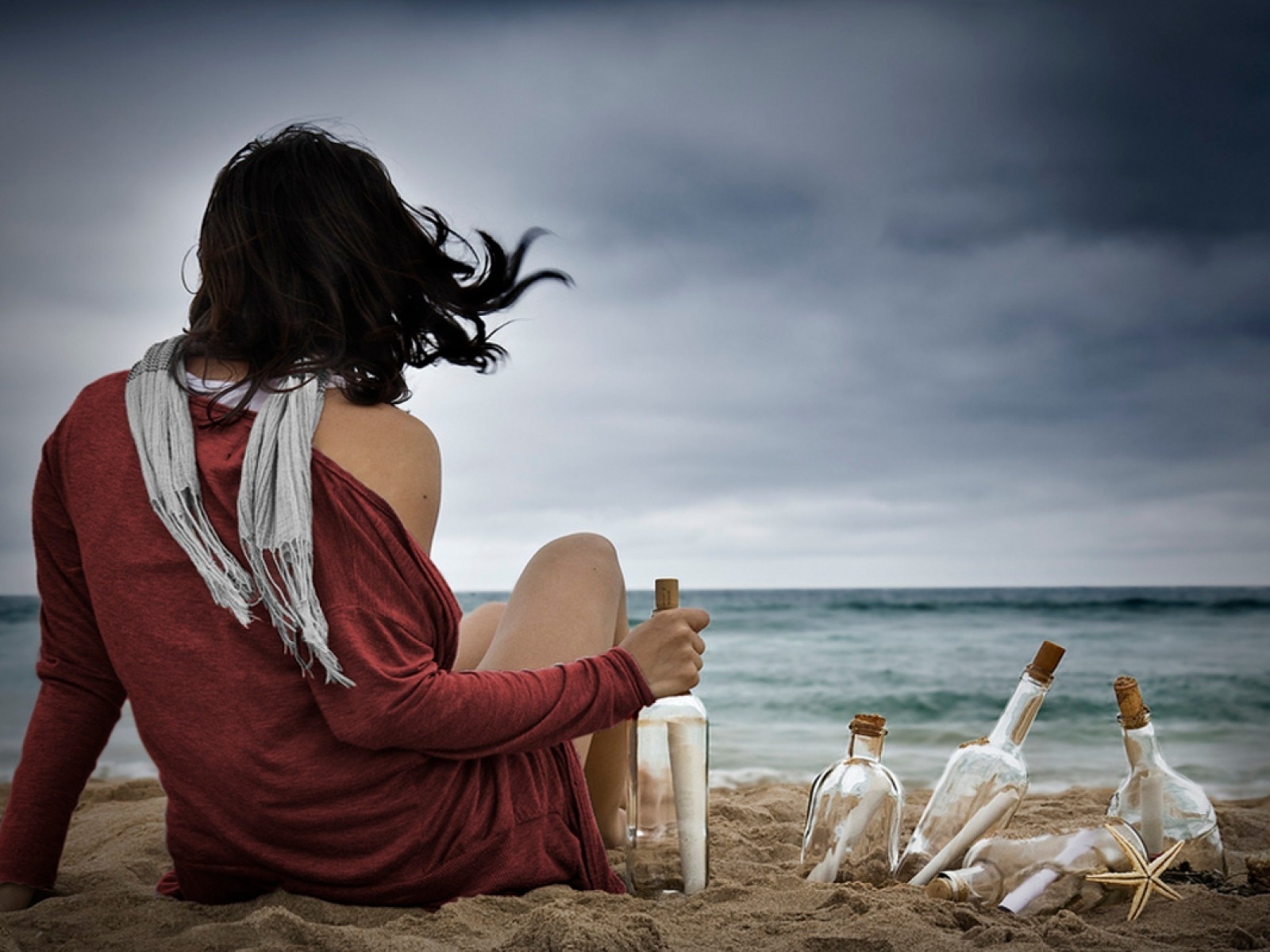 Girl Sea Beach Ocean Wallpaper - Landscape Girls - HD Wallpaper 