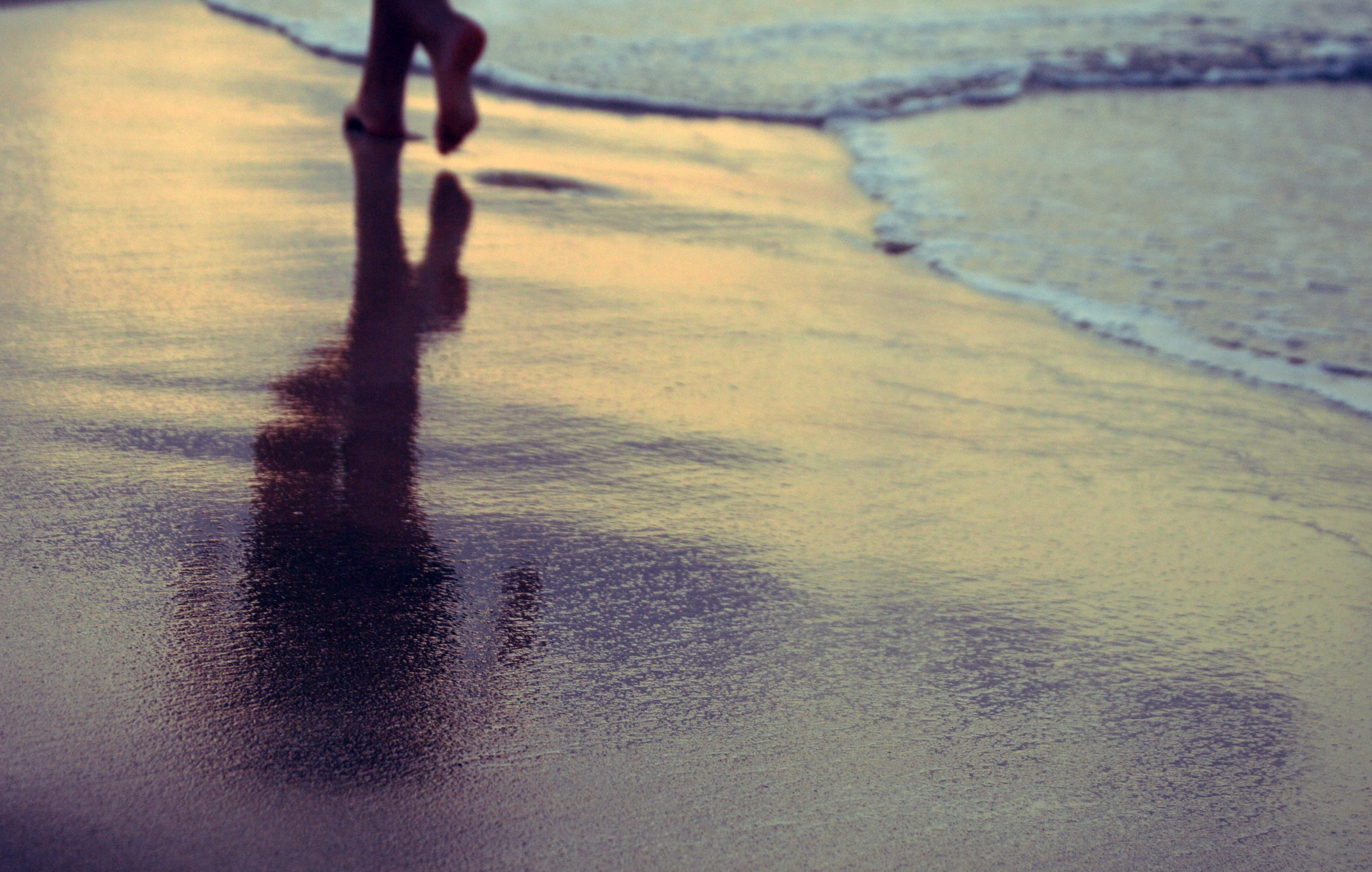 Person Walking On Beach - HD Wallpaper 