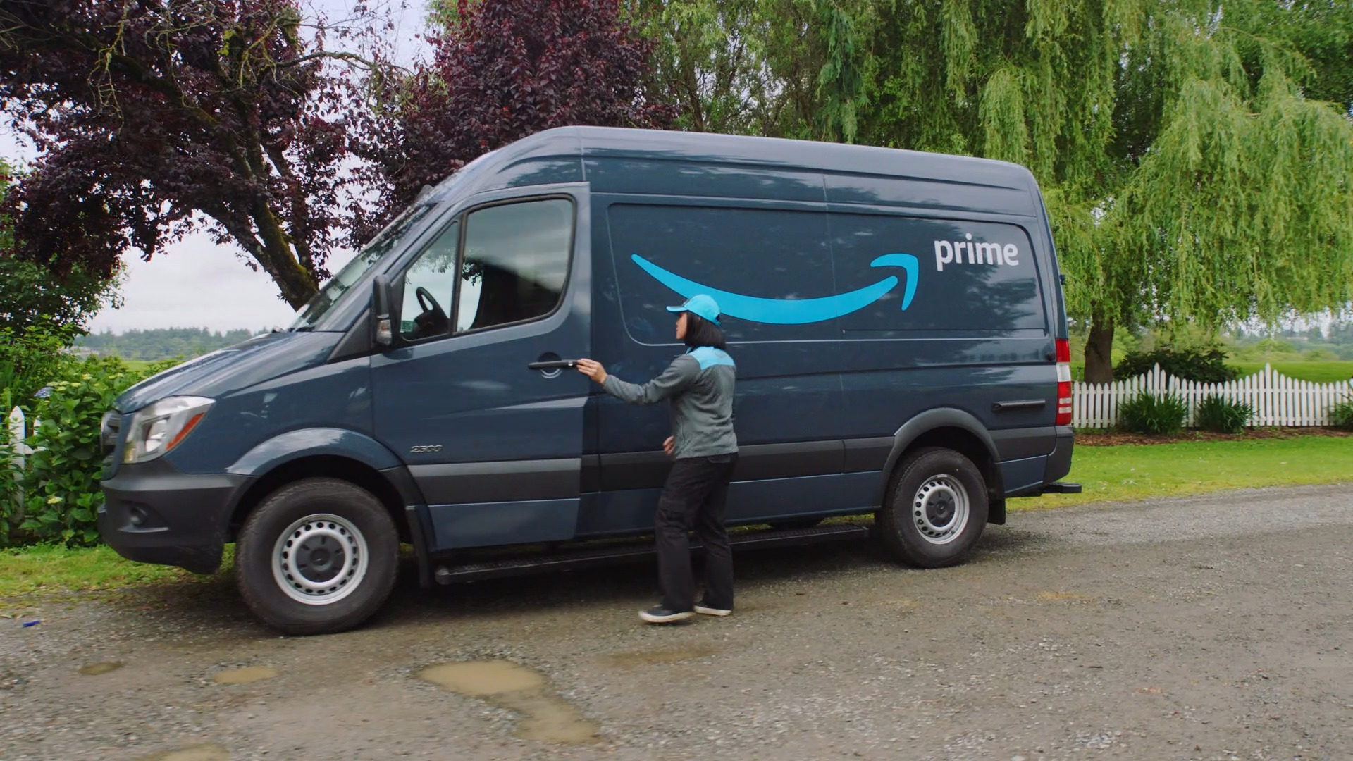Amazon Prime Delivery Vans - HD Wallpaper 