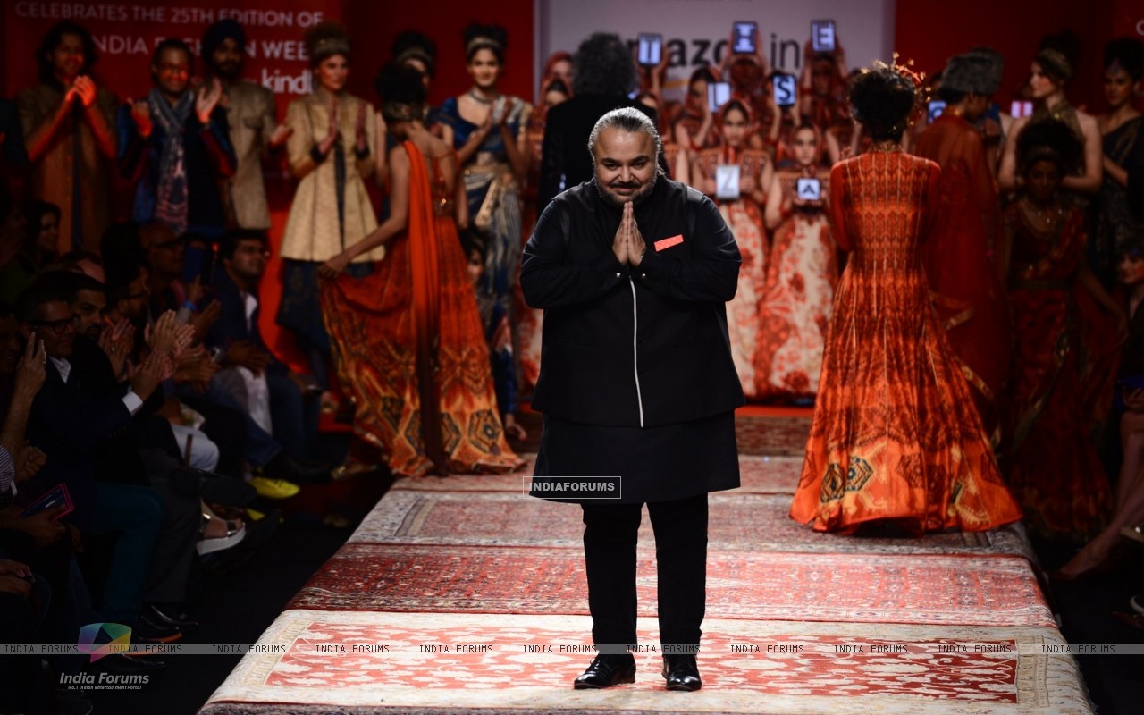 Fashion Show - HD Wallpaper 