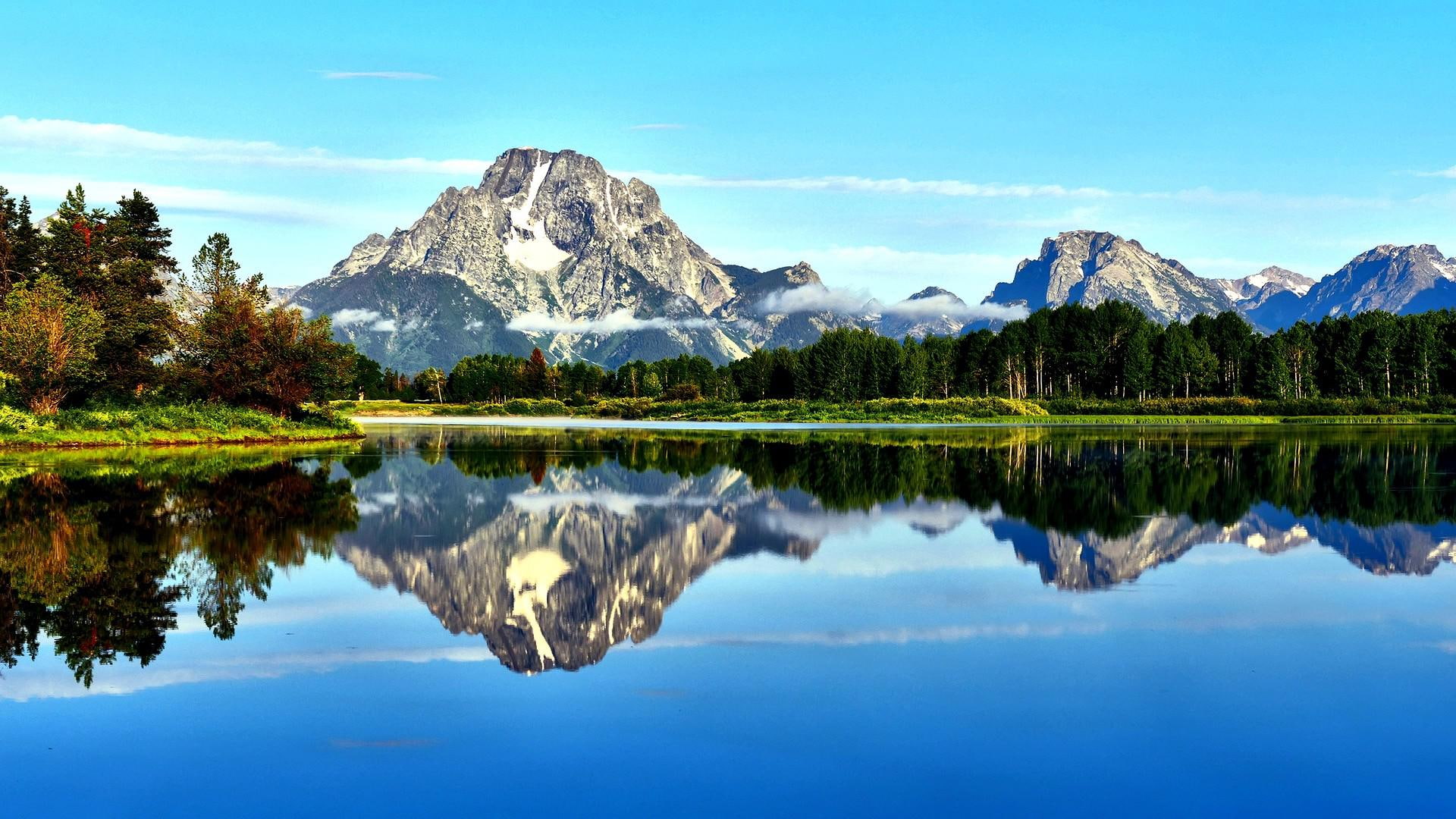 Mountain With A Lake - HD Wallpaper 