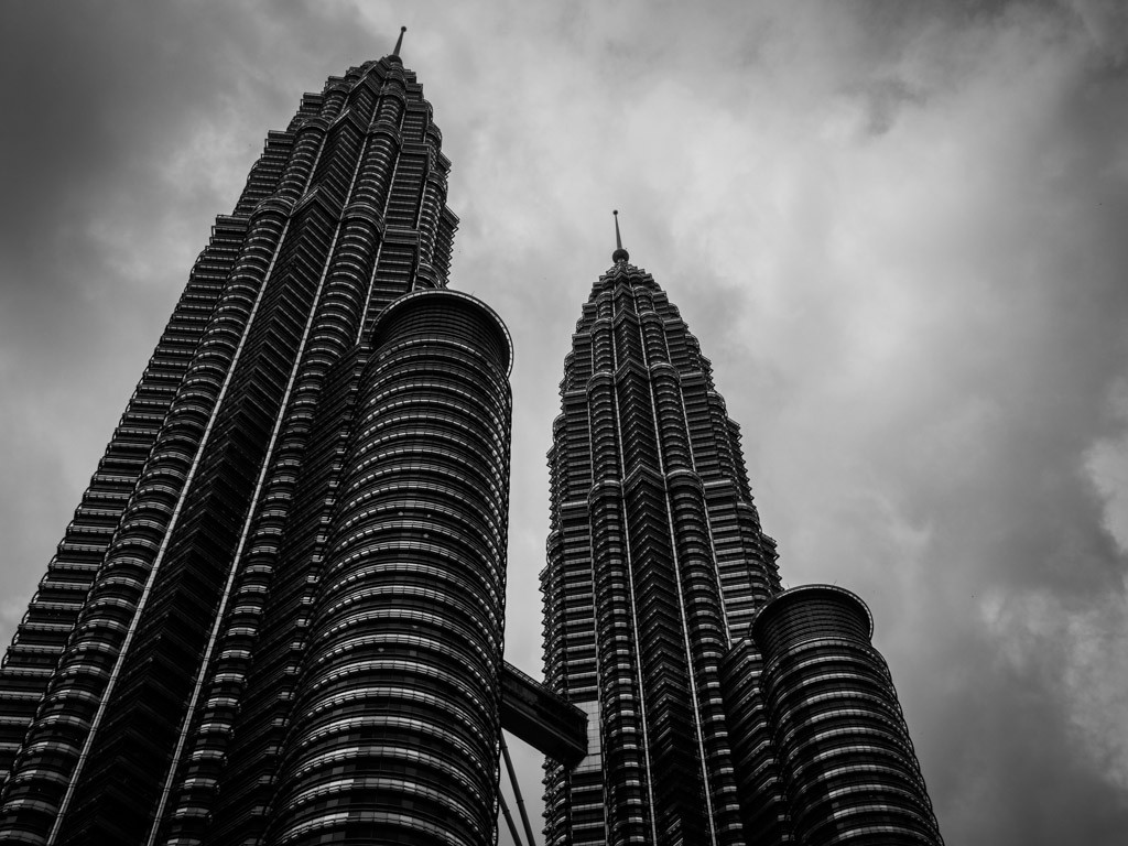 Why Would This Be Distracting, Petronas Towers, Kuala - Petronas Twin Towers - HD Wallpaper 