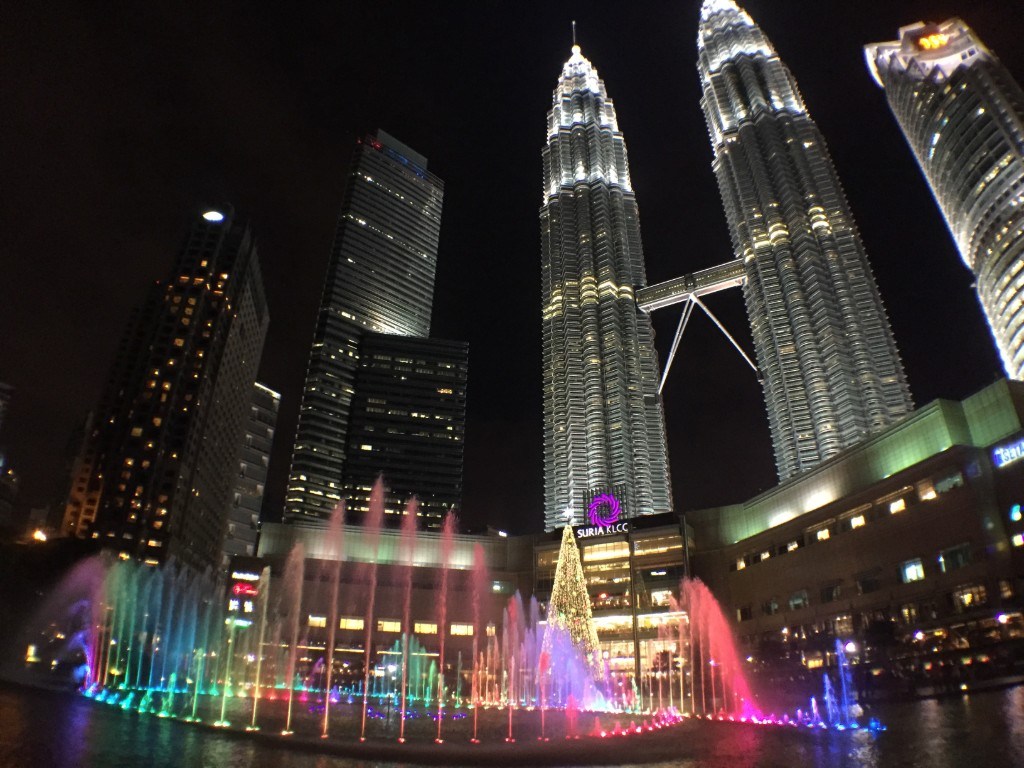 Hidden Attractions In Kuala Lumpur - Petronas Twin Towers - HD Wallpaper 