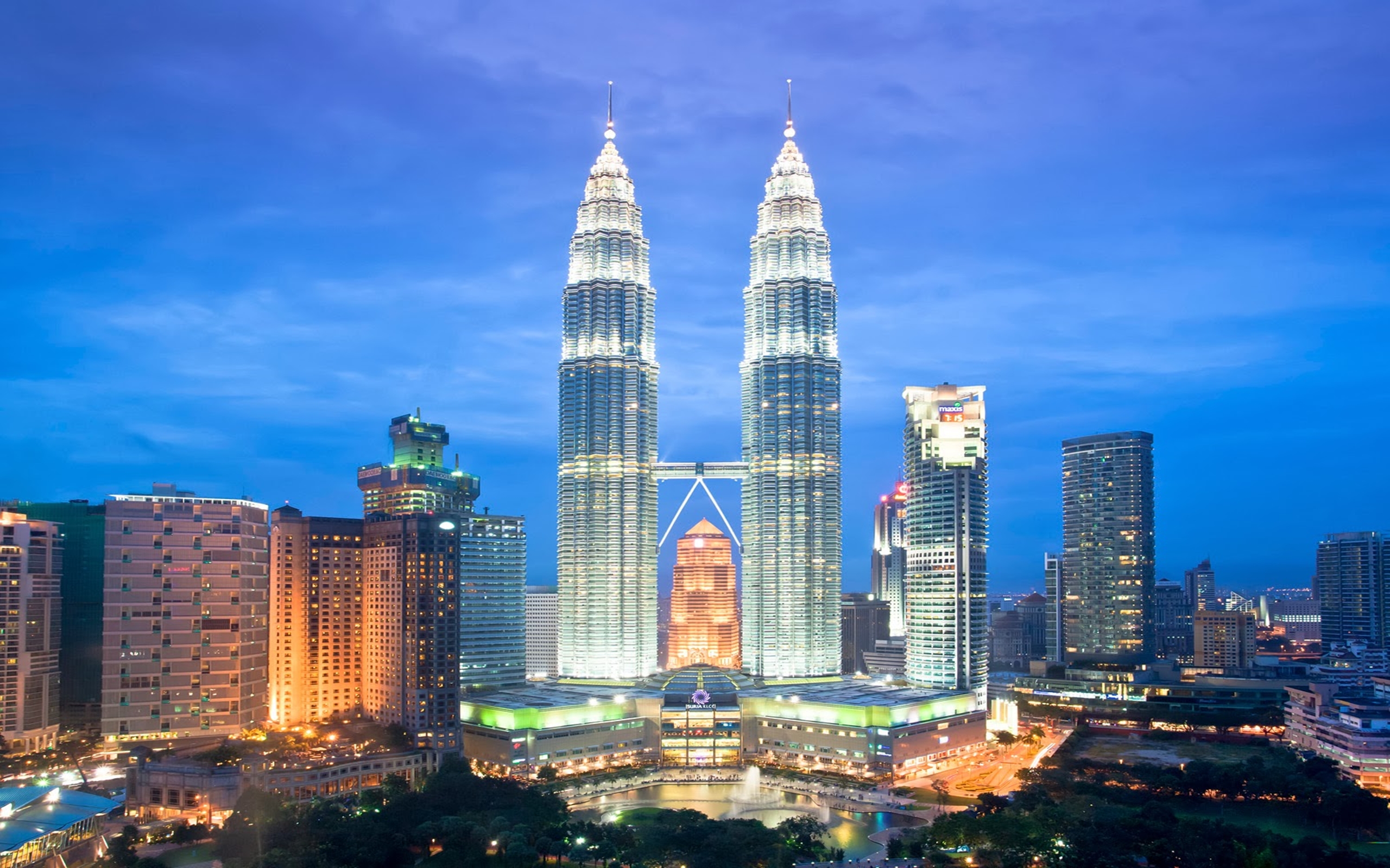 Petronas Twin Tower 1 - HD Wallpaper 