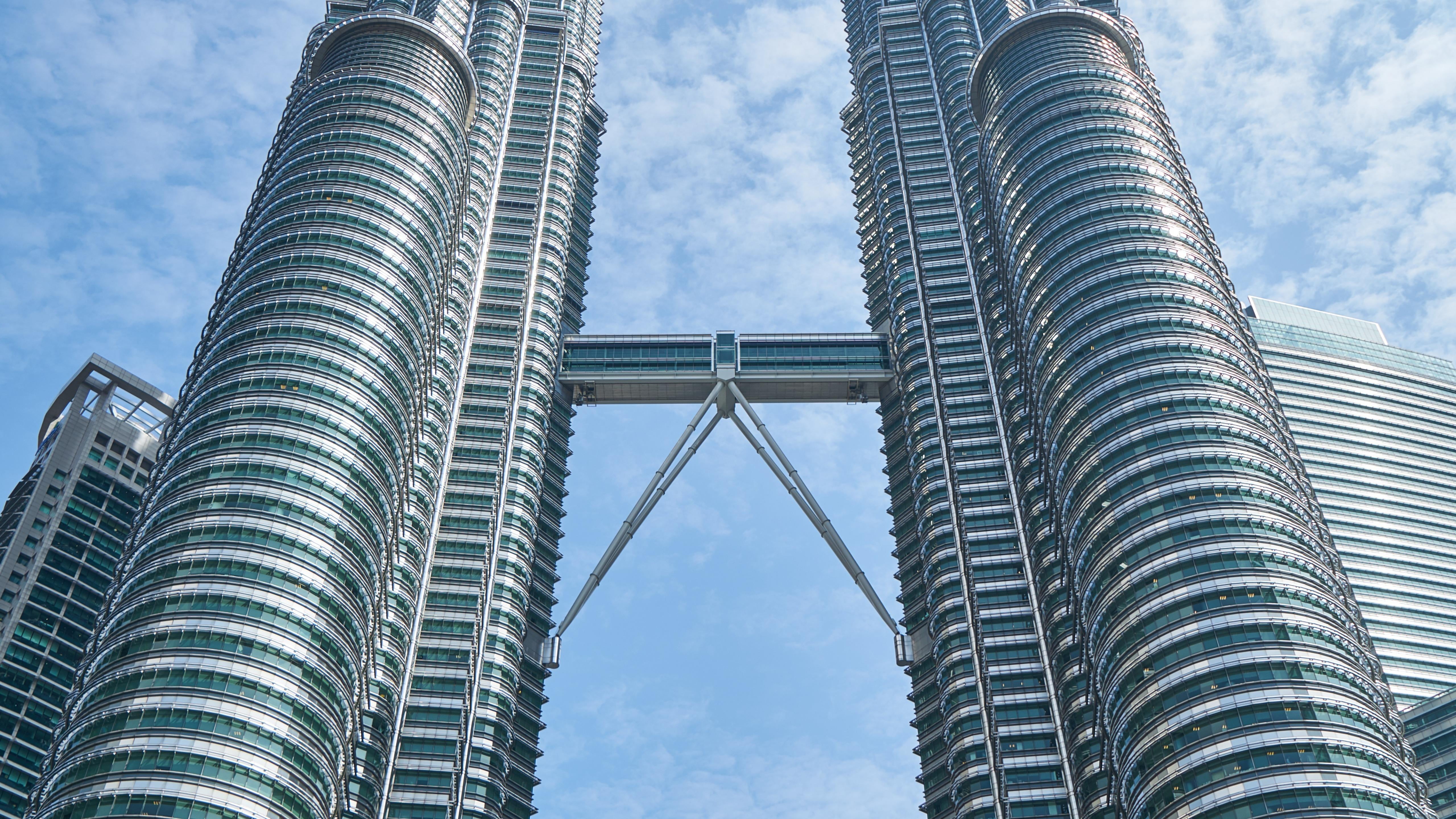 Petronas Twin Towers - HD Wallpaper 