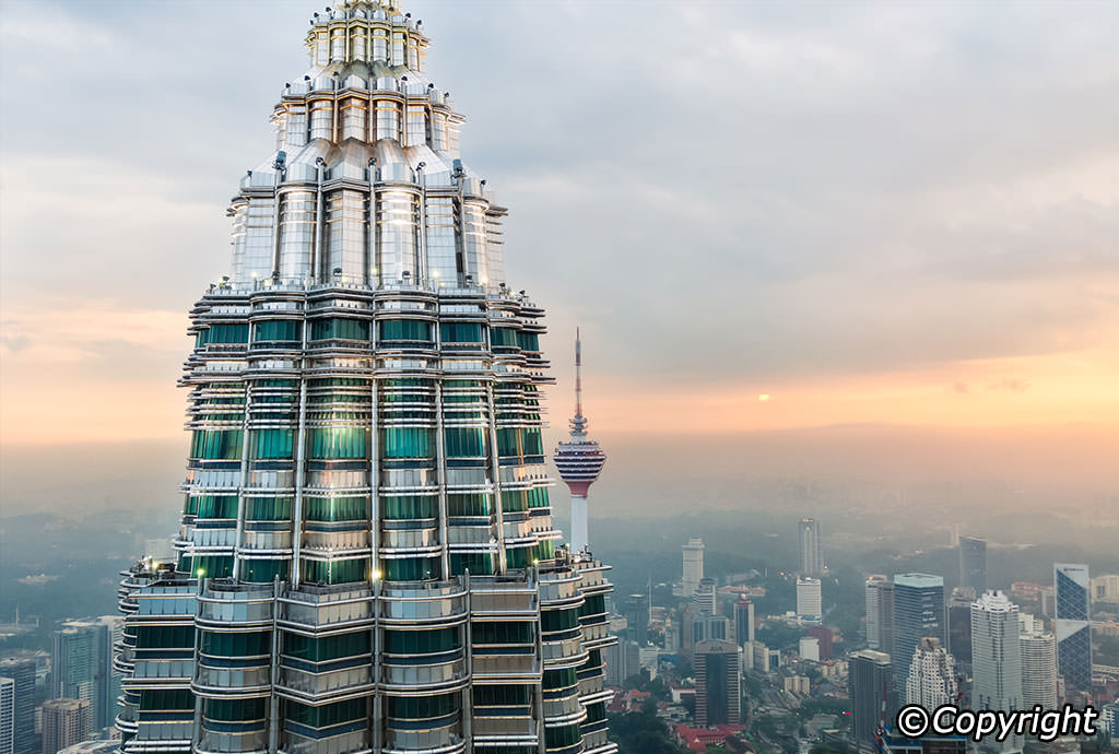 Images Of Petronas Towers - Inside Petronas Twin Towers - HD Wallpaper 