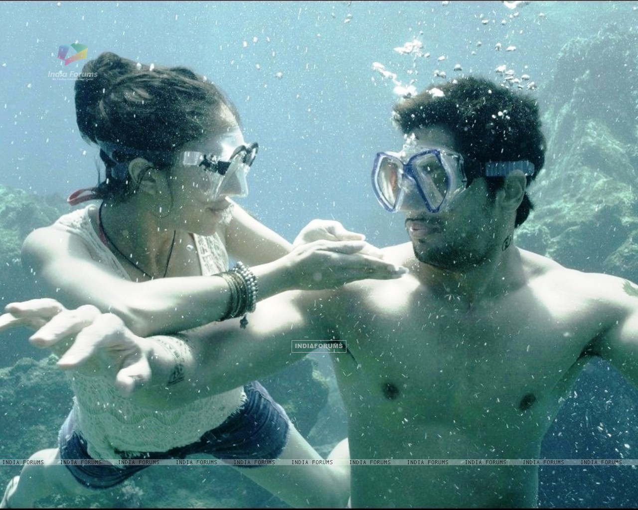 Shraddha Kapoor Teri Galliyan Under Water - HD Wallpaper 