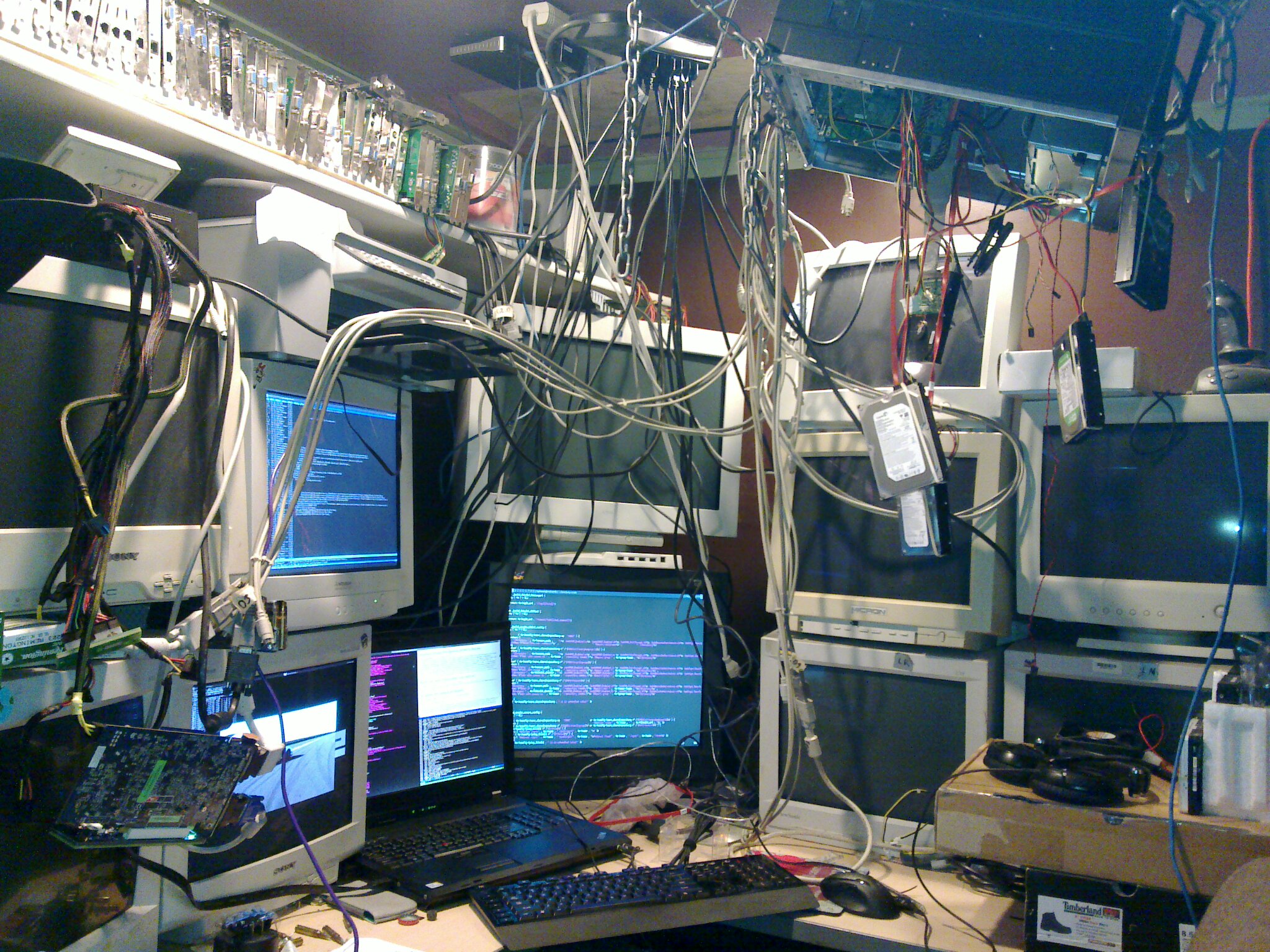 Computer Room - Serial Experiments Lain Cyberpunk - HD Wallpaper 
