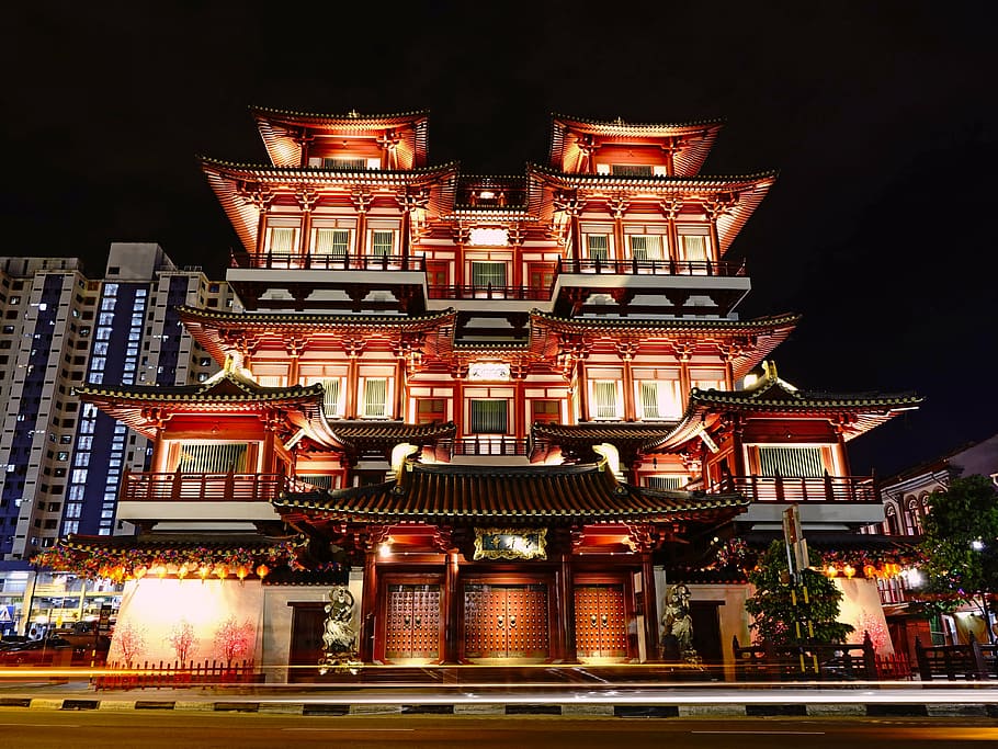 Lighted Red Pagoda, Buddha Tooth Relic Temple, Singapore, - List Of Top Places To Visit In Singapore - HD Wallpaper 