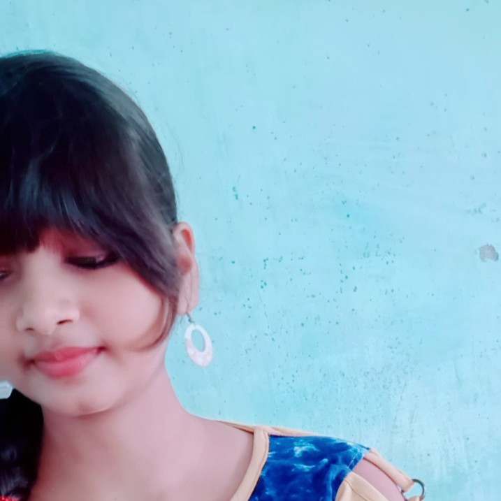 A Broken Heart,
a Dark Past,
a Fake Smile And 
sti - Girl - HD Wallpaper 