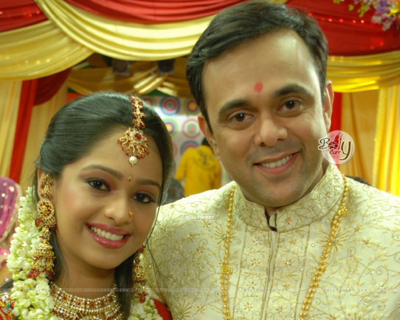 Newly Wedding Couple Apoorva And Aarti Size - Marriage - HD Wallpaper 