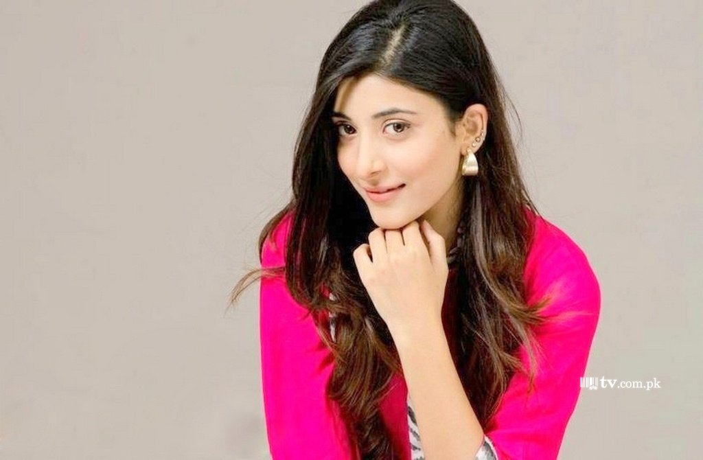 Urwa Tul Wusqa Wallpaper - Beautiful Lady Image Download - HD Wallpaper 