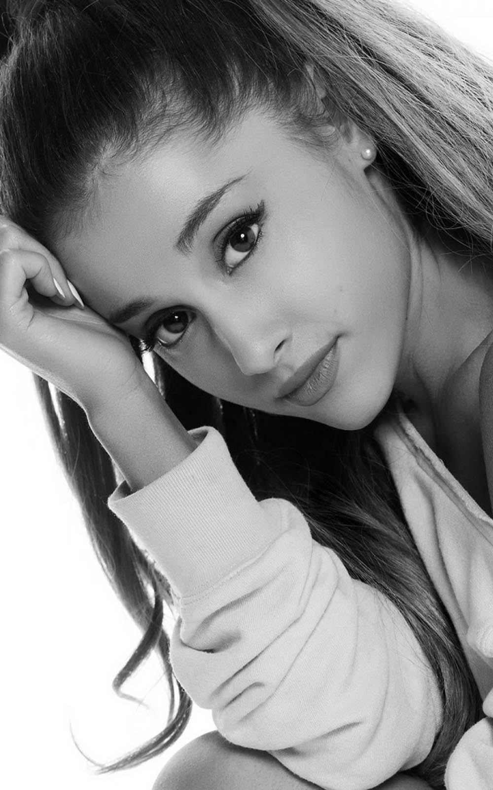 Ariana Grande Black And White - HD Wallpaper 