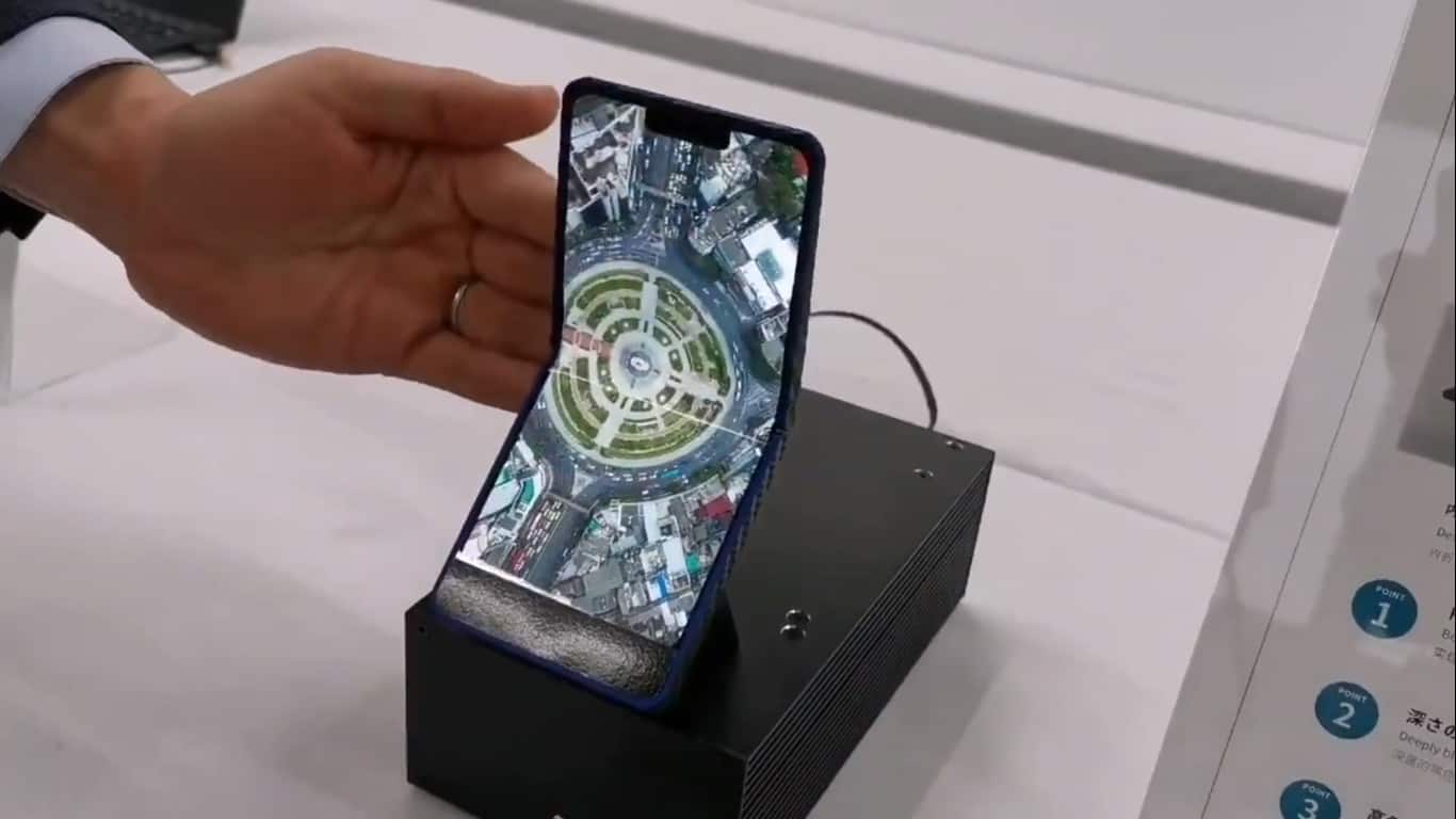 Clamshell Folding Phone - HD Wallpaper 