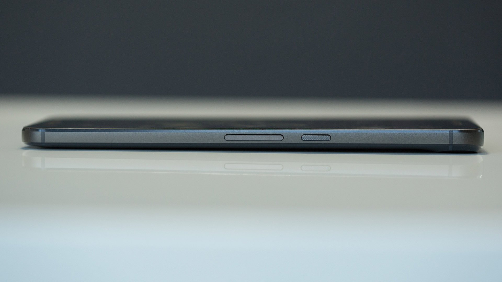 Feature Phone - HD Wallpaper 