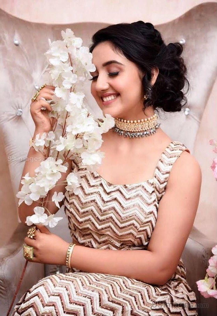 Instagram Images Of Ashnoor Kaur - HD Wallpaper 