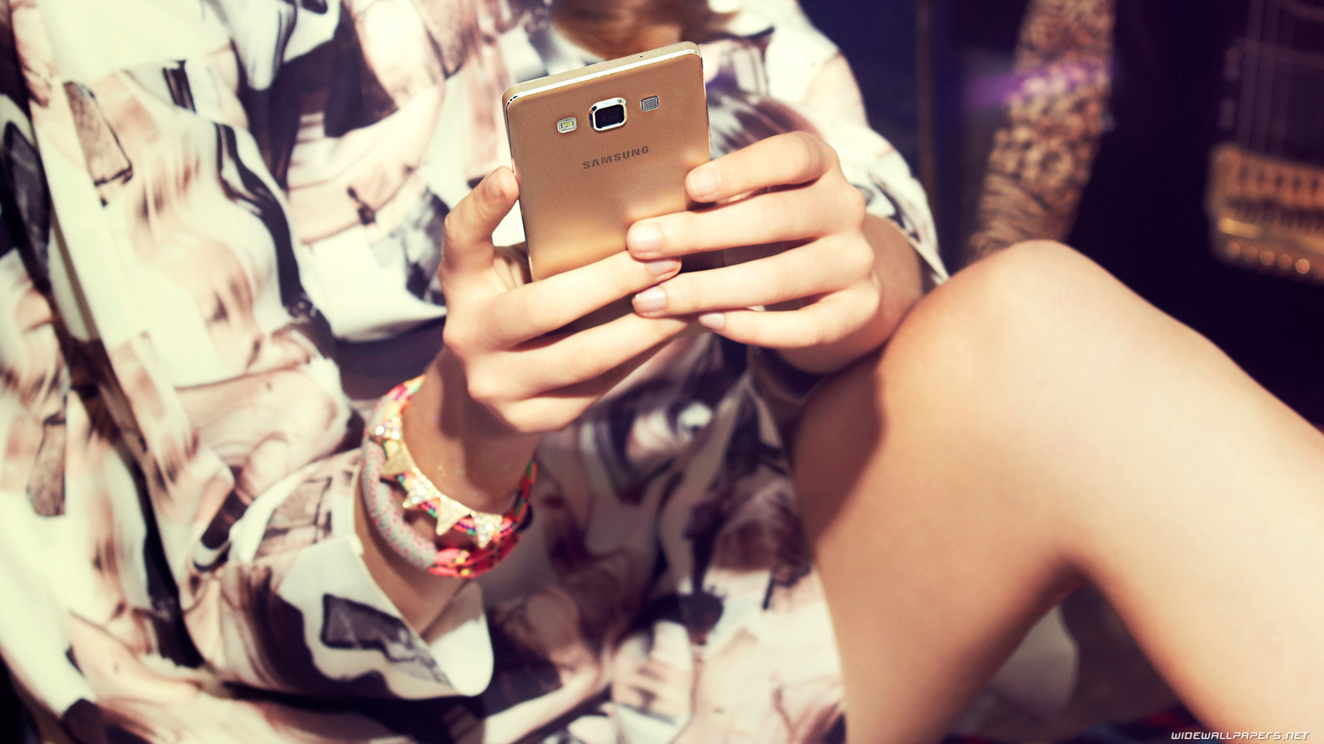 Mobile Phone - HD Wallpaper 