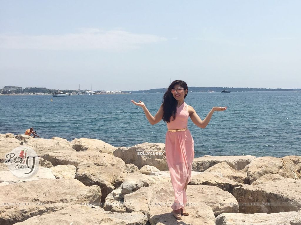 Tulsi Kumar In Monte Carlo & Cannes - Vacation - HD Wallpaper 