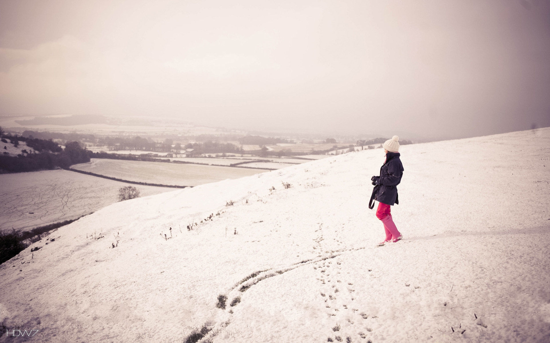 Lonely Girl On A Snowy Slope Wallpaper - Girl Dp With Snow - HD Wallpaper 
