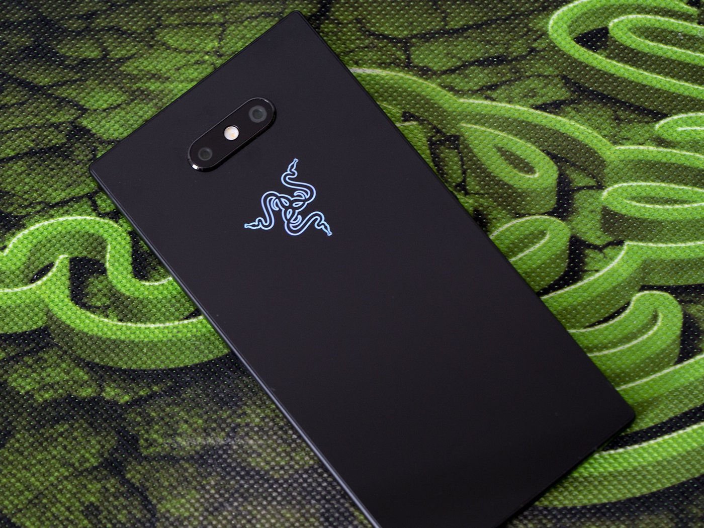 Razer Phone 2 Satin Black Vs Mirror Black - HD Wallpaper 