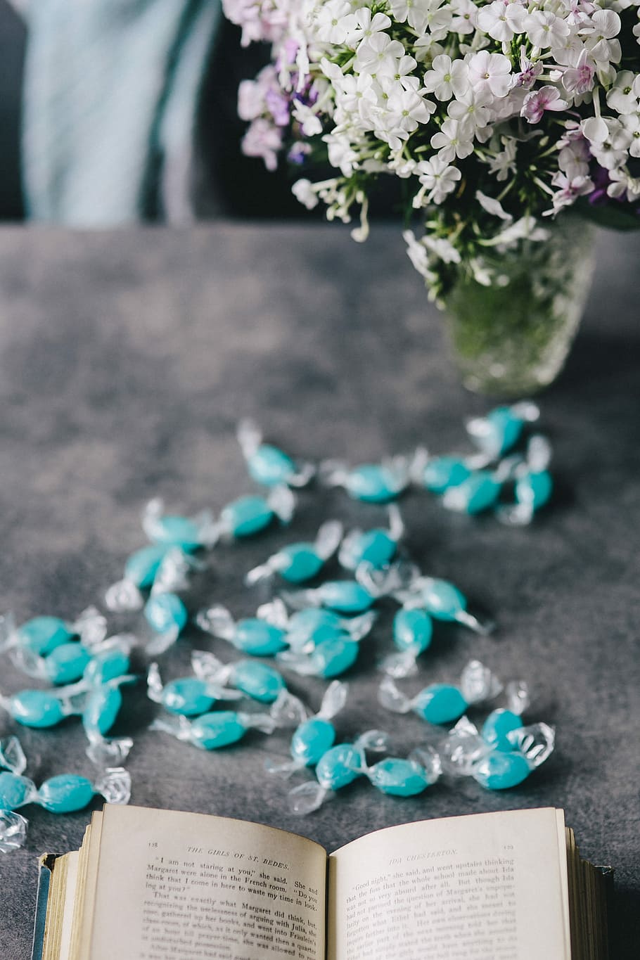Book And Blue Candy, Flower, Flowers, Essentials, Opened - Bouquet - HD Wallpaper 