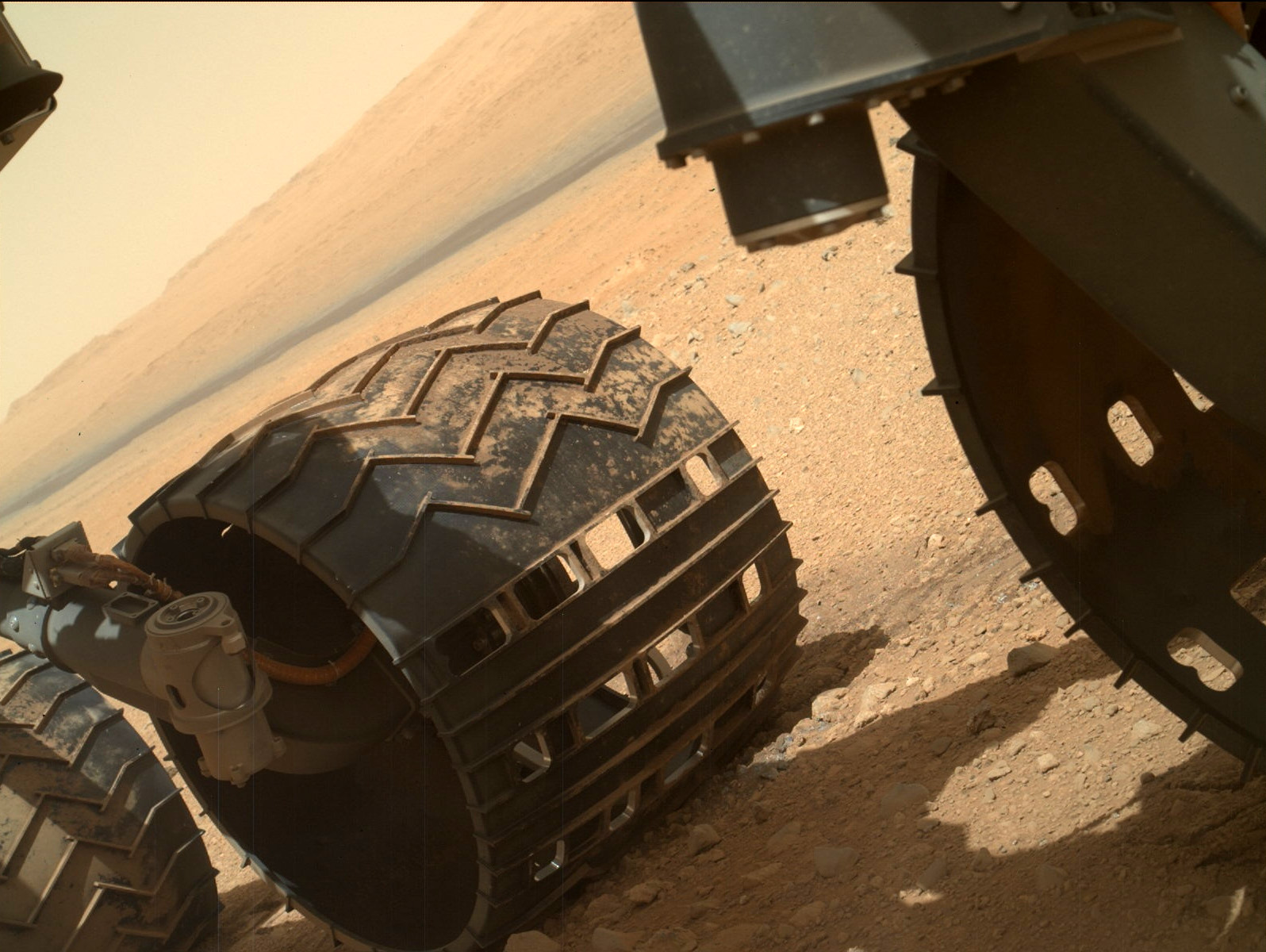 On Sol 34, Curiosity S Mars Hand Lens Imager Captured - Hazcam - HD Wallpaper 