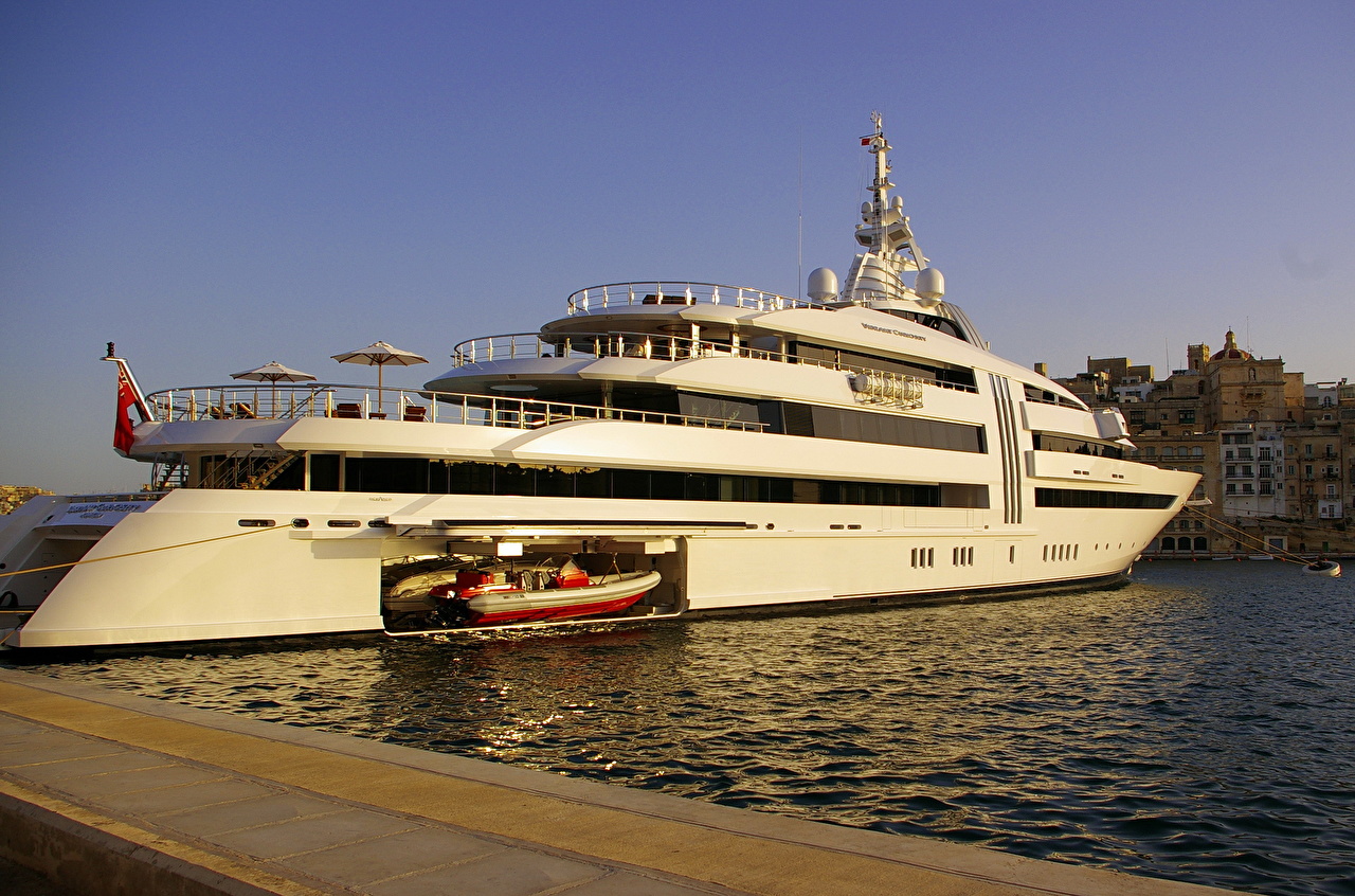 Vibrant Curiosity Boat Owner - HD Wallpaper 