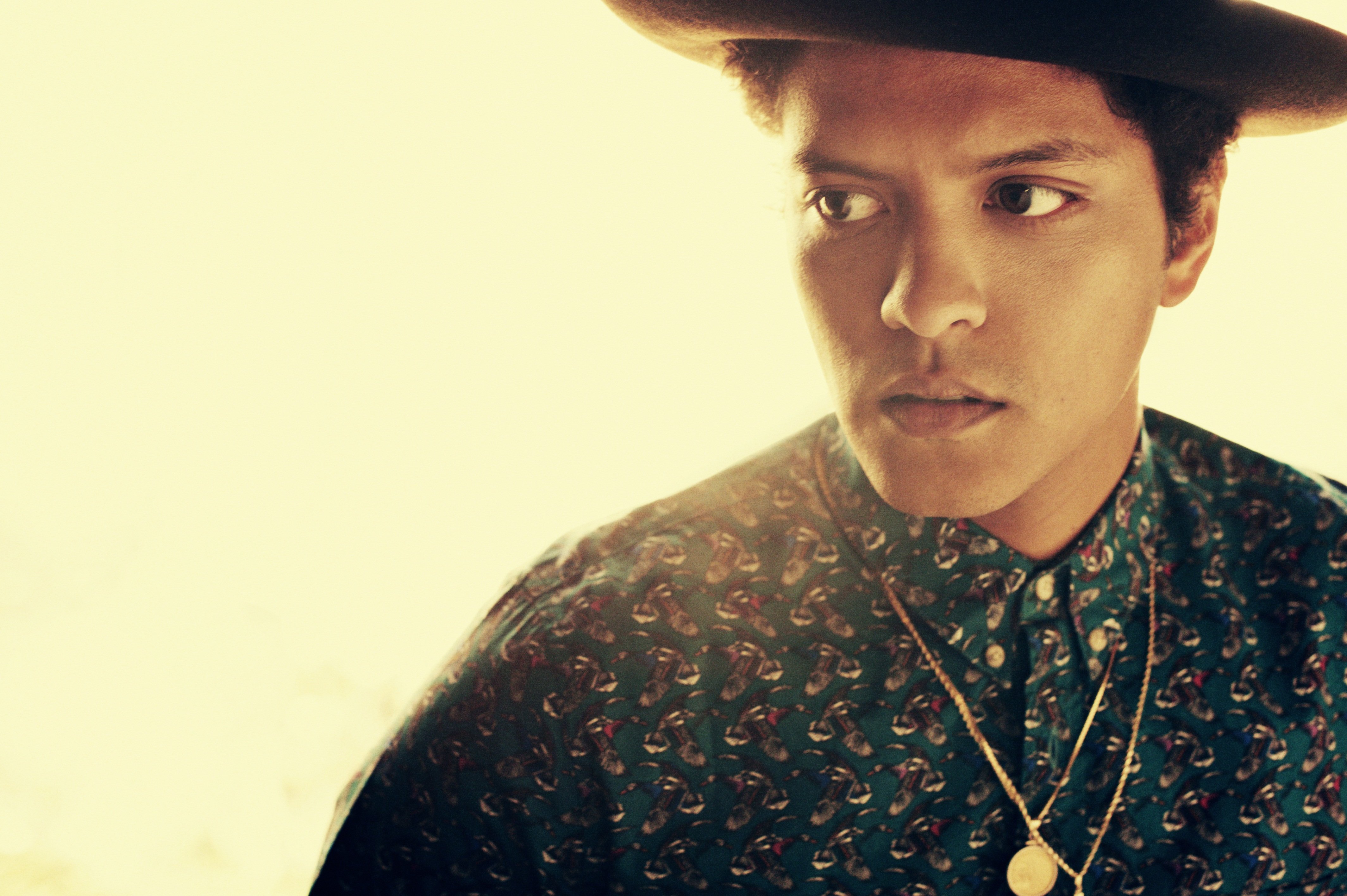 Bruno Mars - HD Wallpaper 