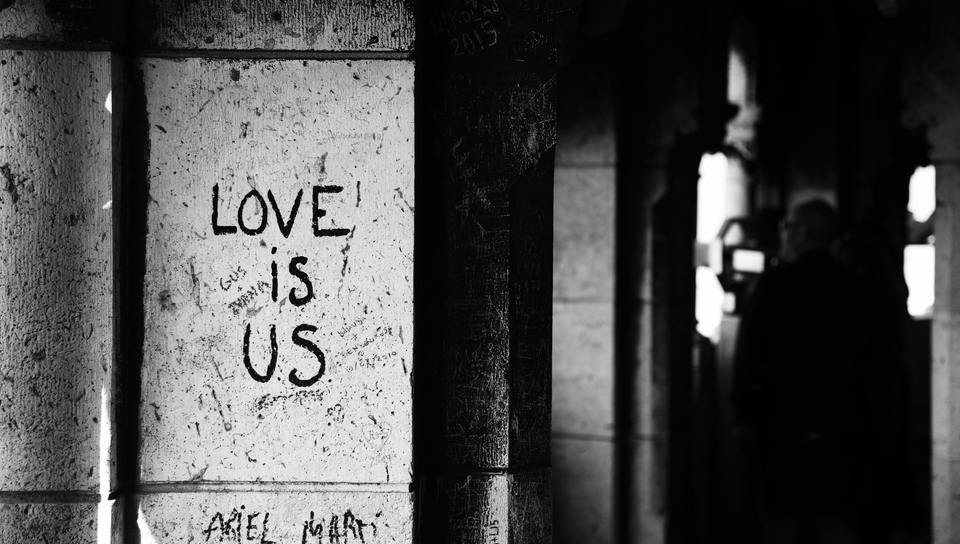 Wallpaper Inscription, Love, Bw, Wall - Чб Надпись На Стене - HD Wallpaper 