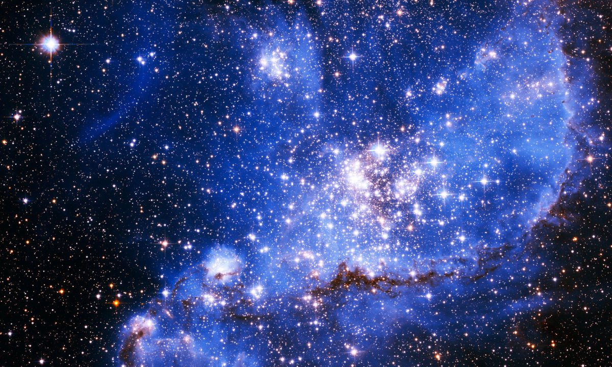 Small Magellanic Cloud Blue - HD Wallpaper 