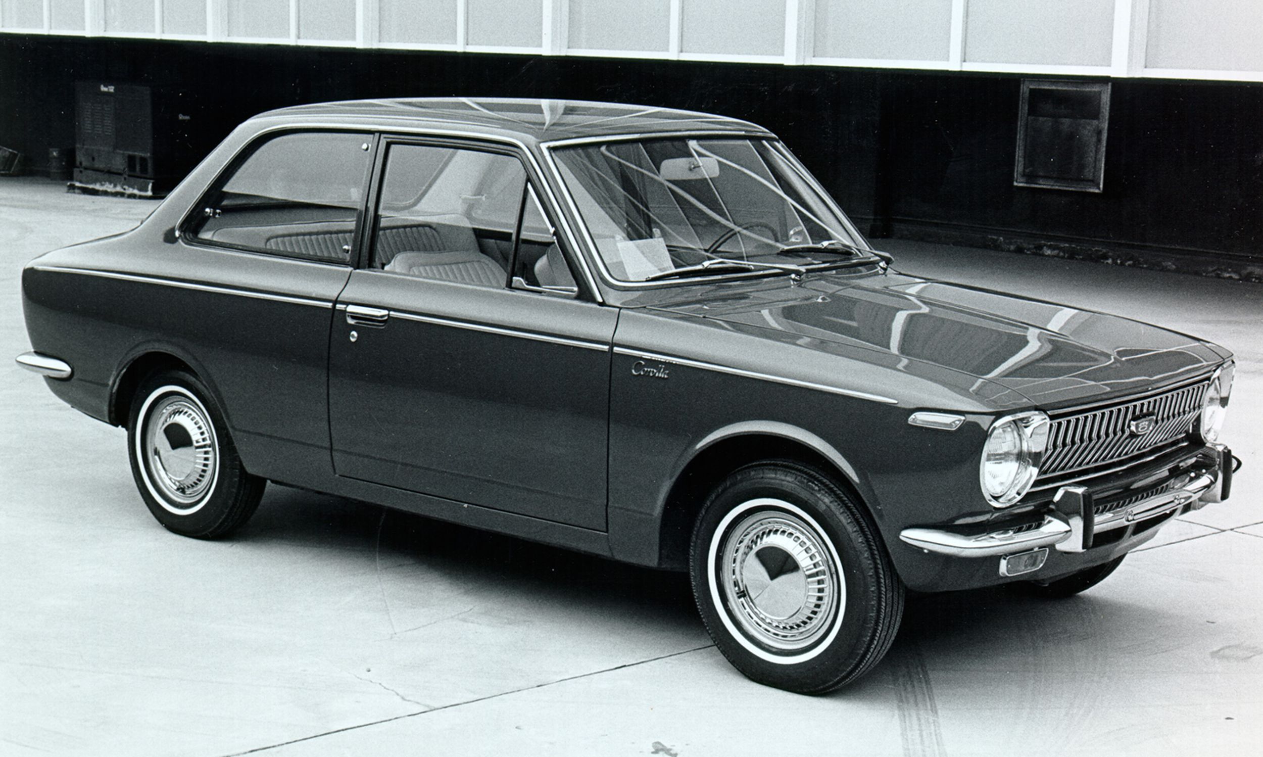 Toyota Corolla E10 1966 - HD Wallpaper 