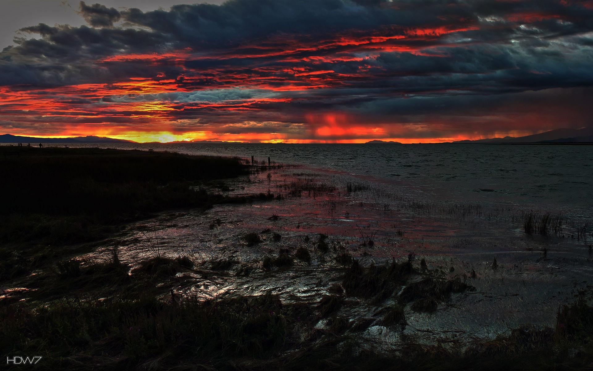 Volcano Eruption And Lava Wallpaper - Sunset - HD Wallpaper 
