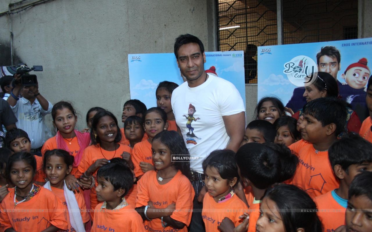 Ajay Devgan At Toonpur Ka Superhero - Toonpur Ka Superhero Poster - HD Wallpaper 