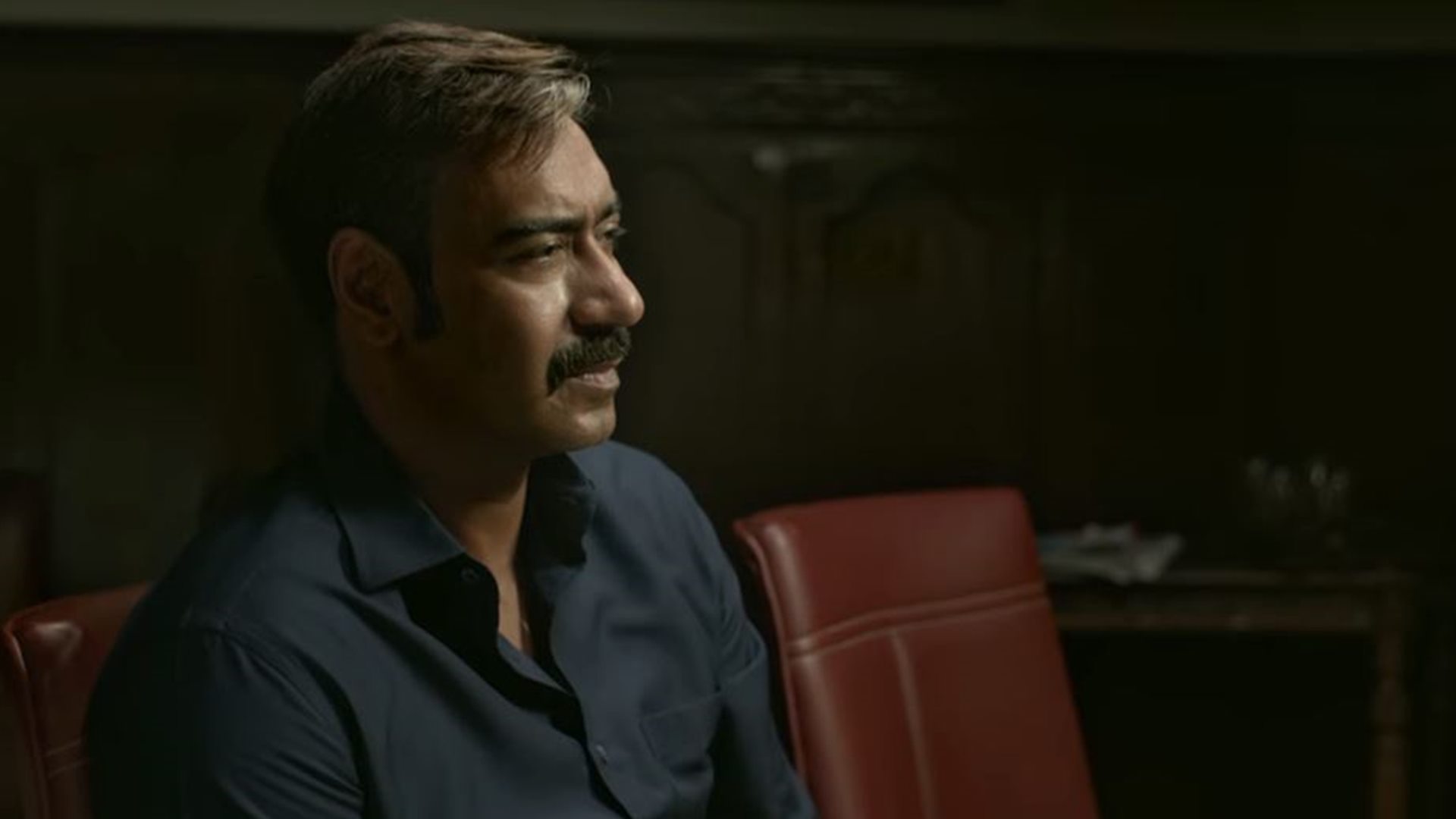 Sitting - HD Wallpaper 