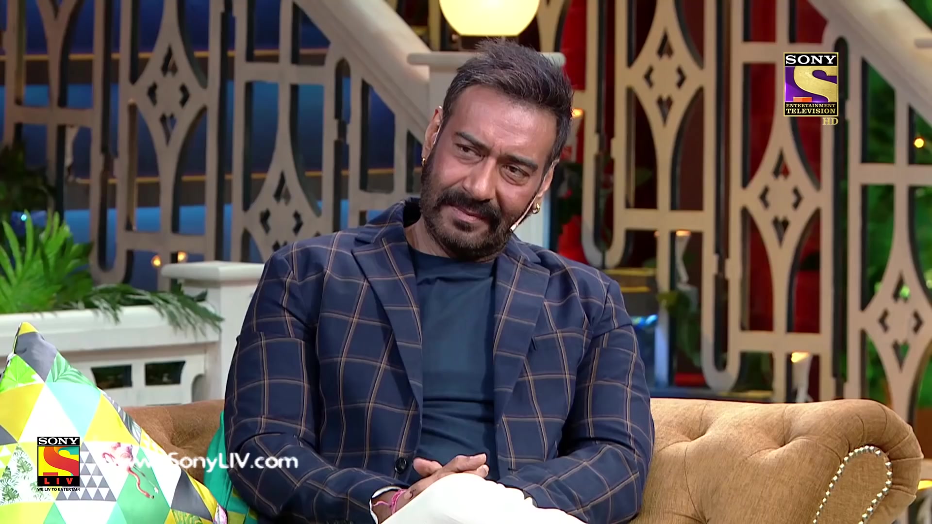 Guest - Kajol Devgan Armpit - HD Wallpaper 