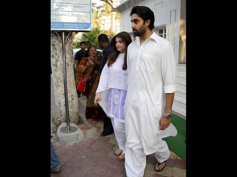 Celebrities Like Dia Mirza, Kiran Rao, Sonali Bendre - Holi - HD Wallpaper 