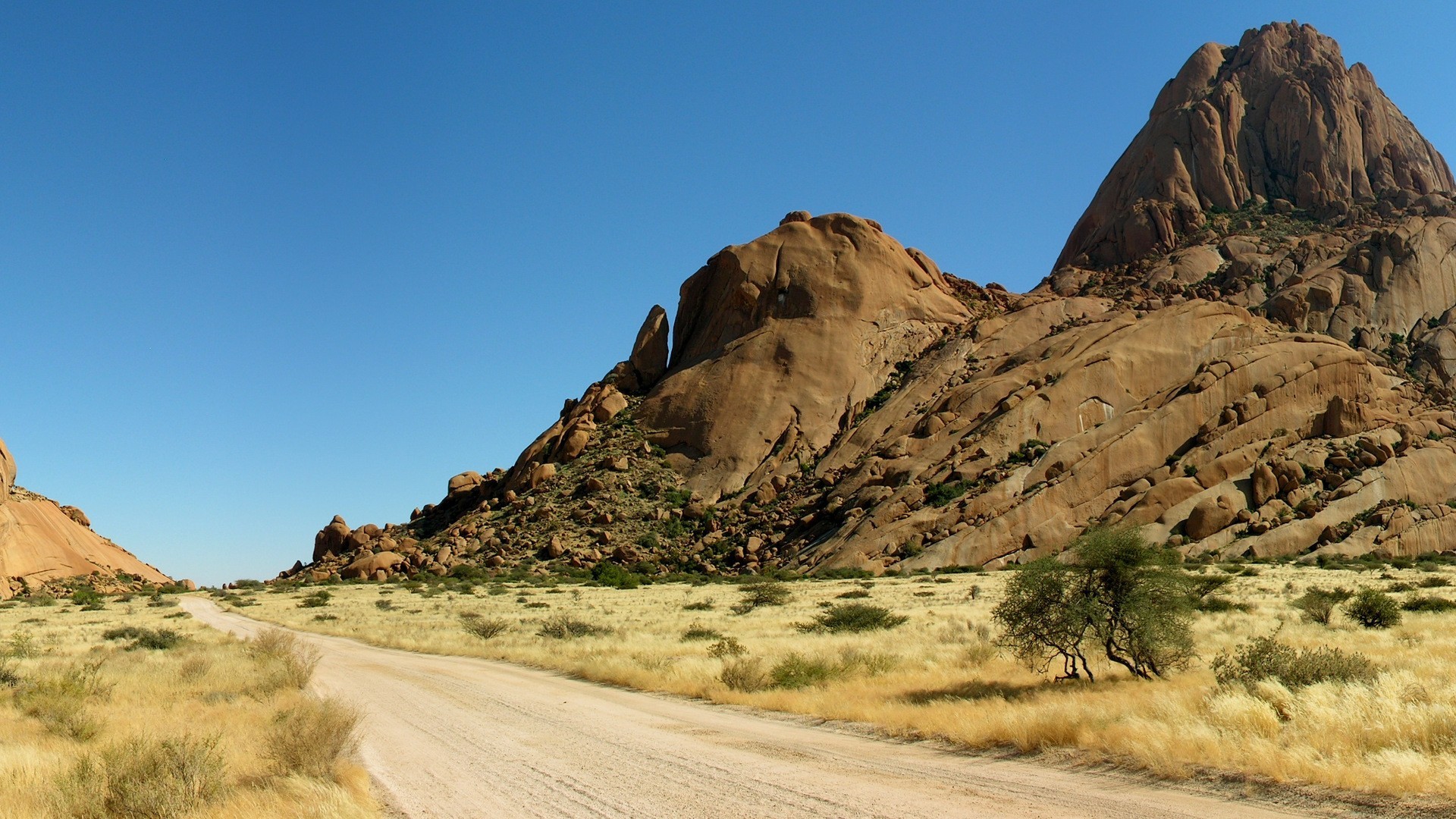 Desert With Mountain Road - HD Wallpaper 