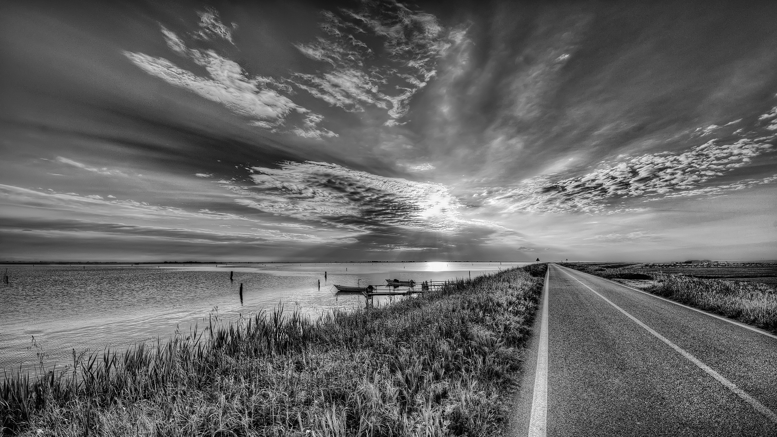 Monochrome - HD Wallpaper 