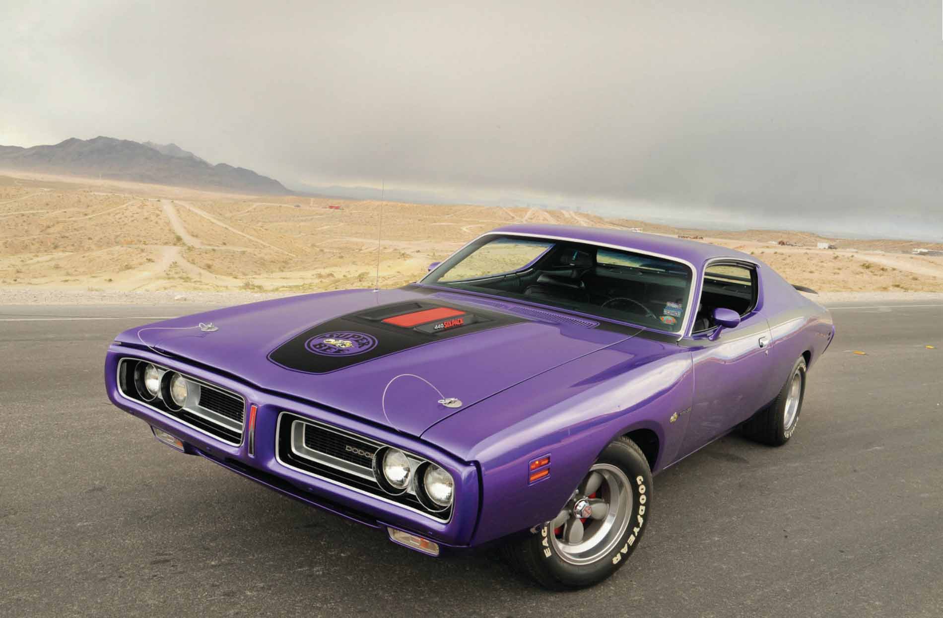 Lavender Car On Desert Road Photoshoot Hd Wallpapers - Dodge Charger Super Bee 71 - HD Wallpaper 