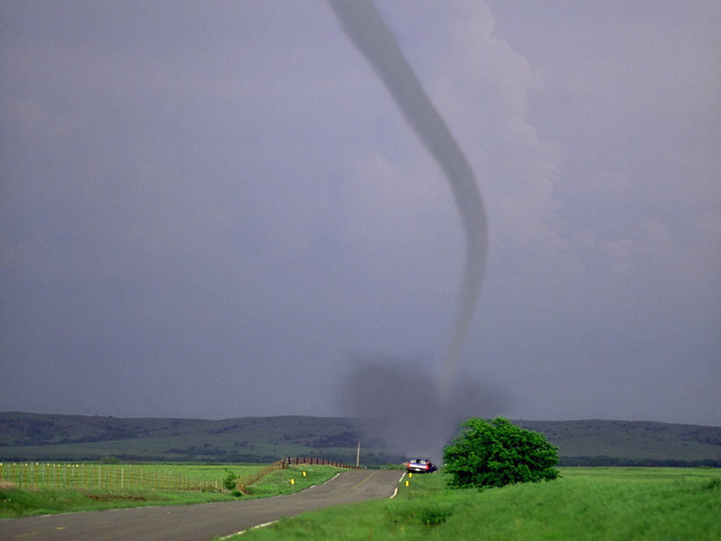 Tornado Touching Down By Country Road - Tornado Touching Down - HD Wallpaper 