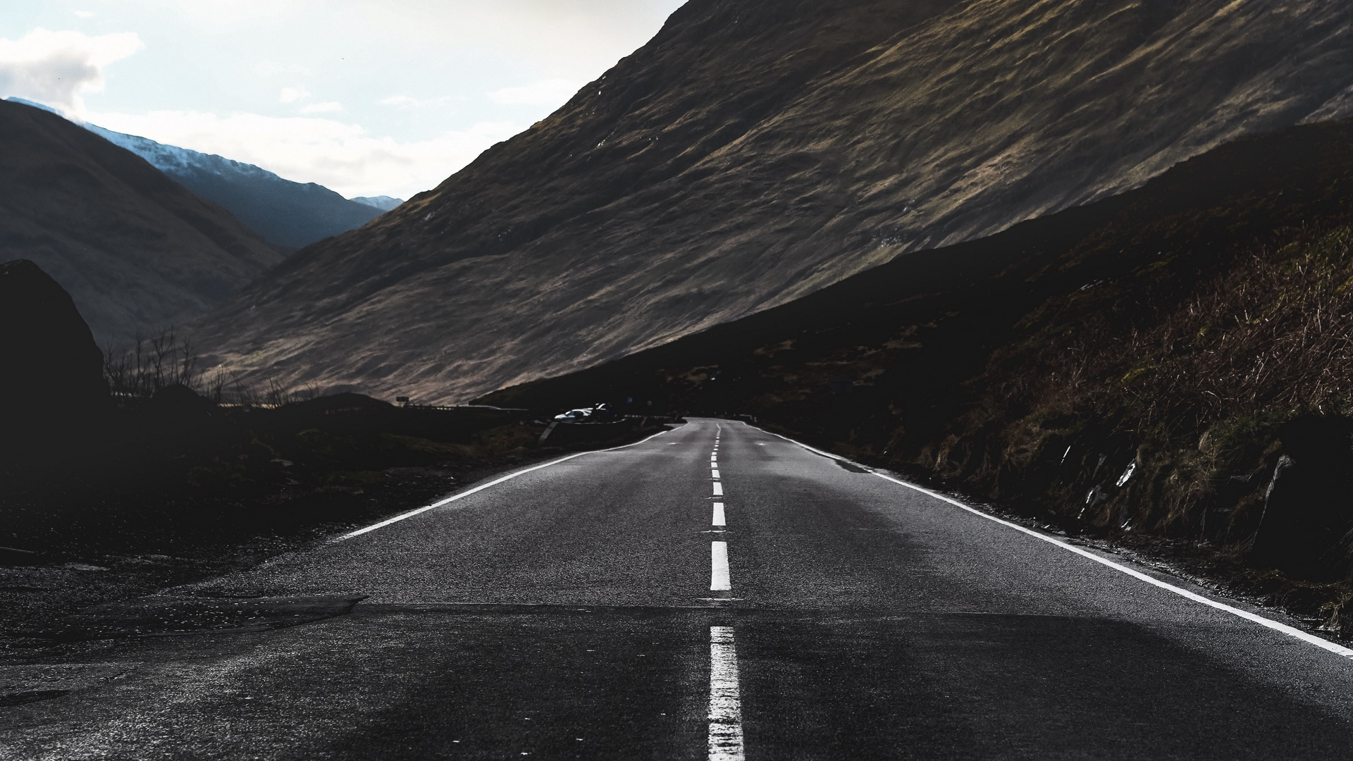 Wallpaper Road, Marking, Mountain, Direction - Mountain Pass Road Hd - HD Wallpaper 
