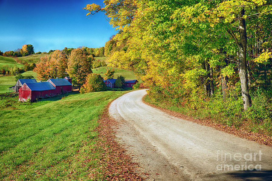 Country Road With Farm - HD Wallpaper 
