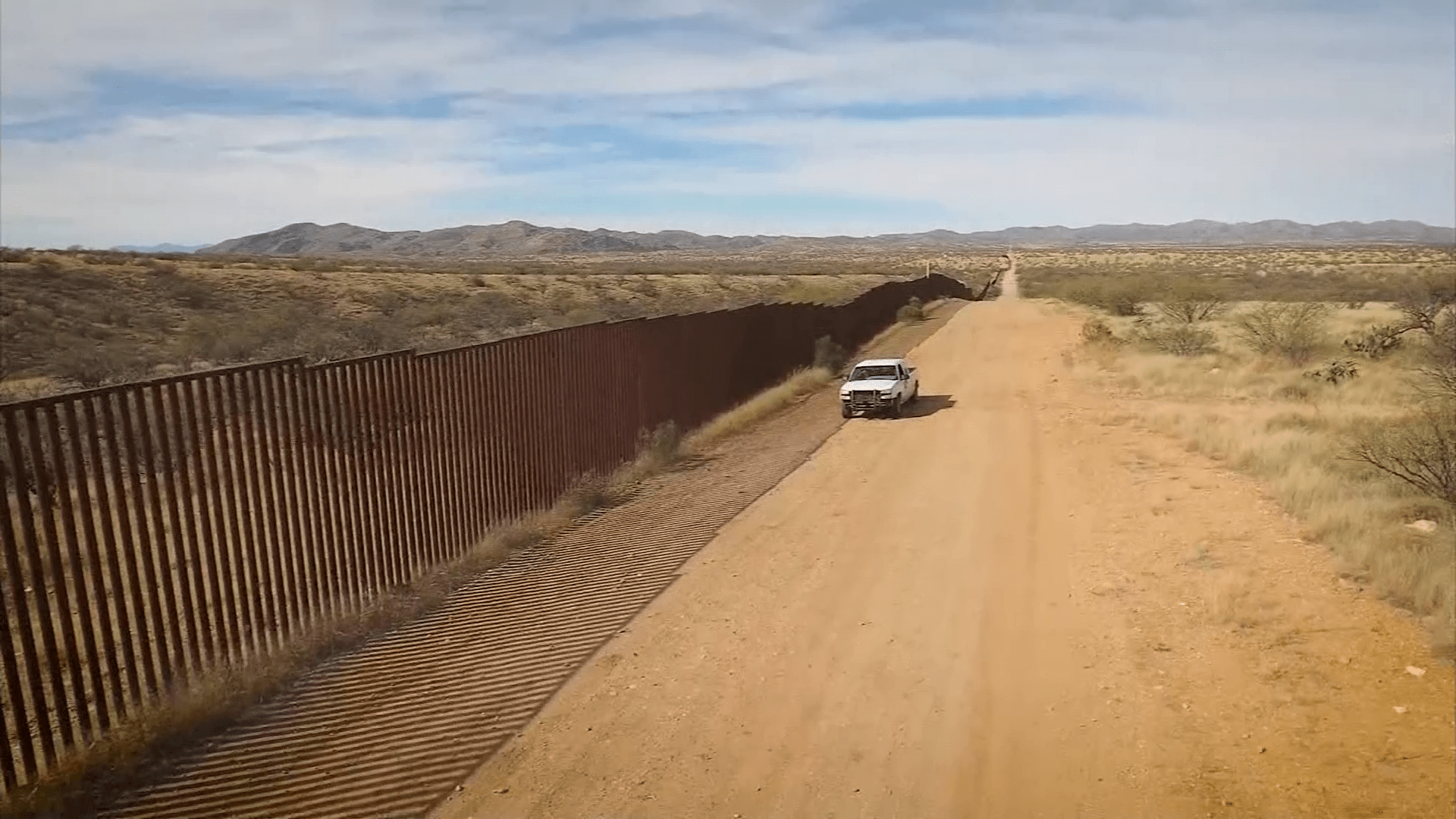 Dirt Road - HD Wallpaper 